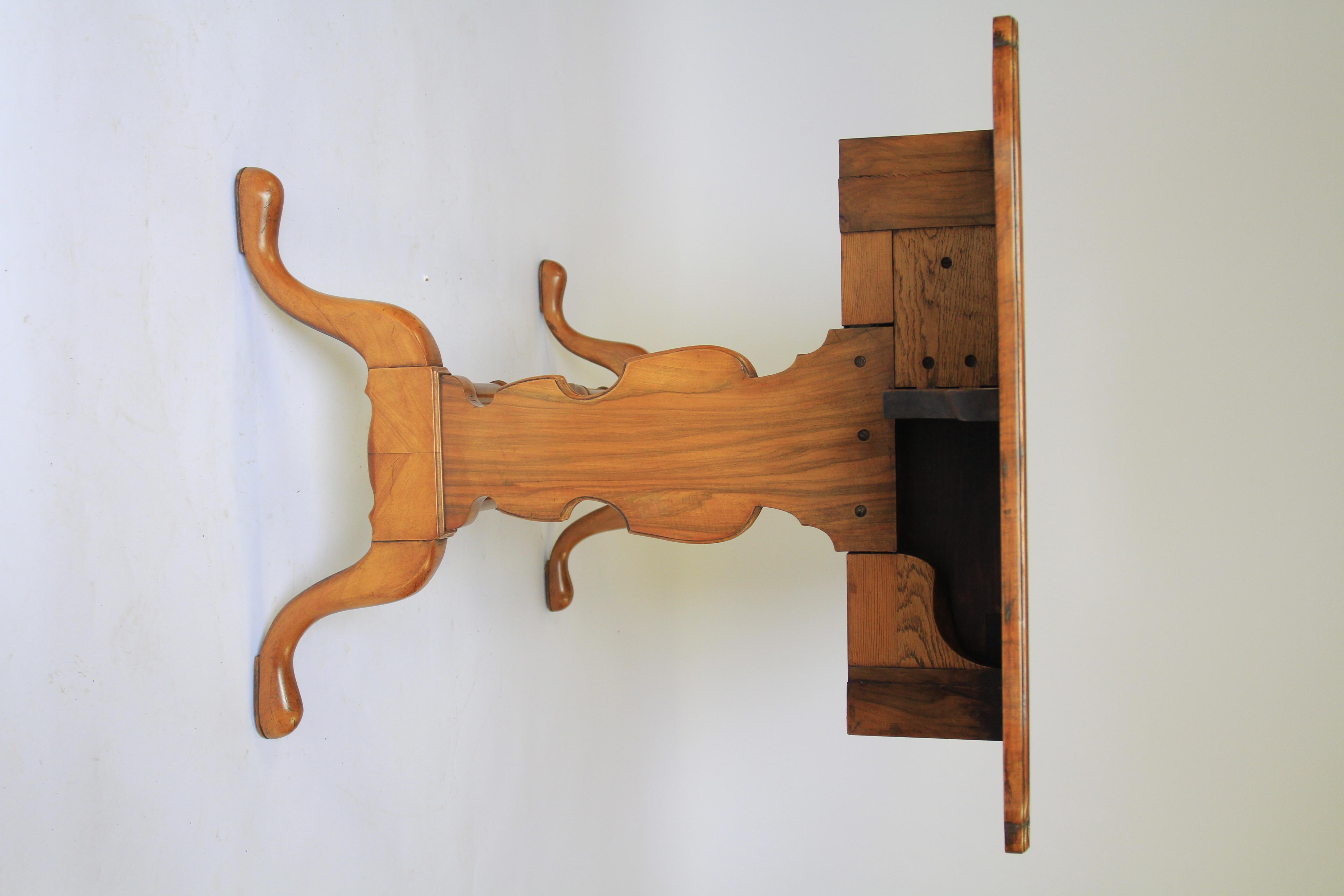 Walnut Queen Anne Style Sofa Table circa 1920s In Good Condition For Sale In Dereham, GB