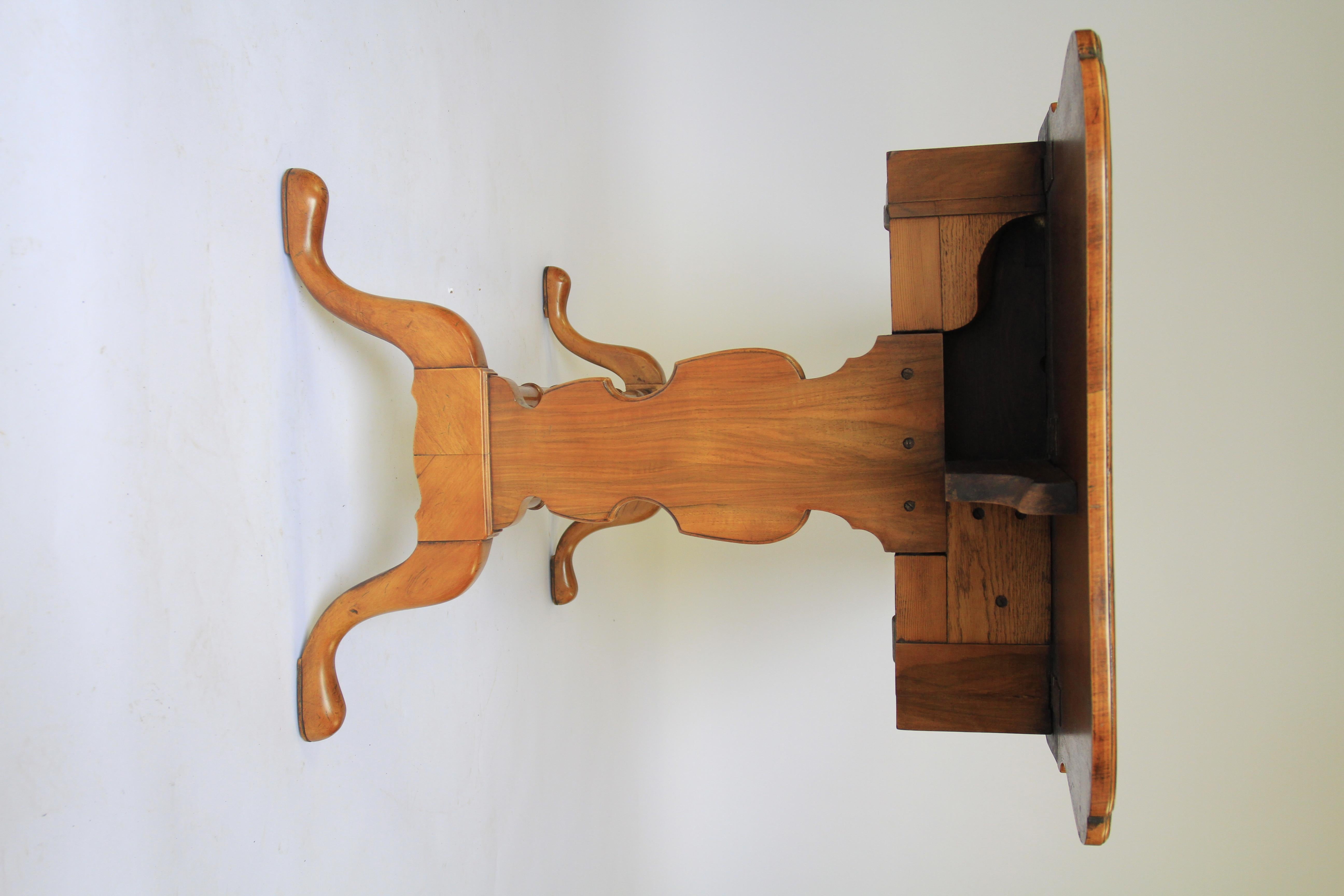 Early 20th Century Walnut Queen Anne Style Sofa Table circa 1920s For Sale