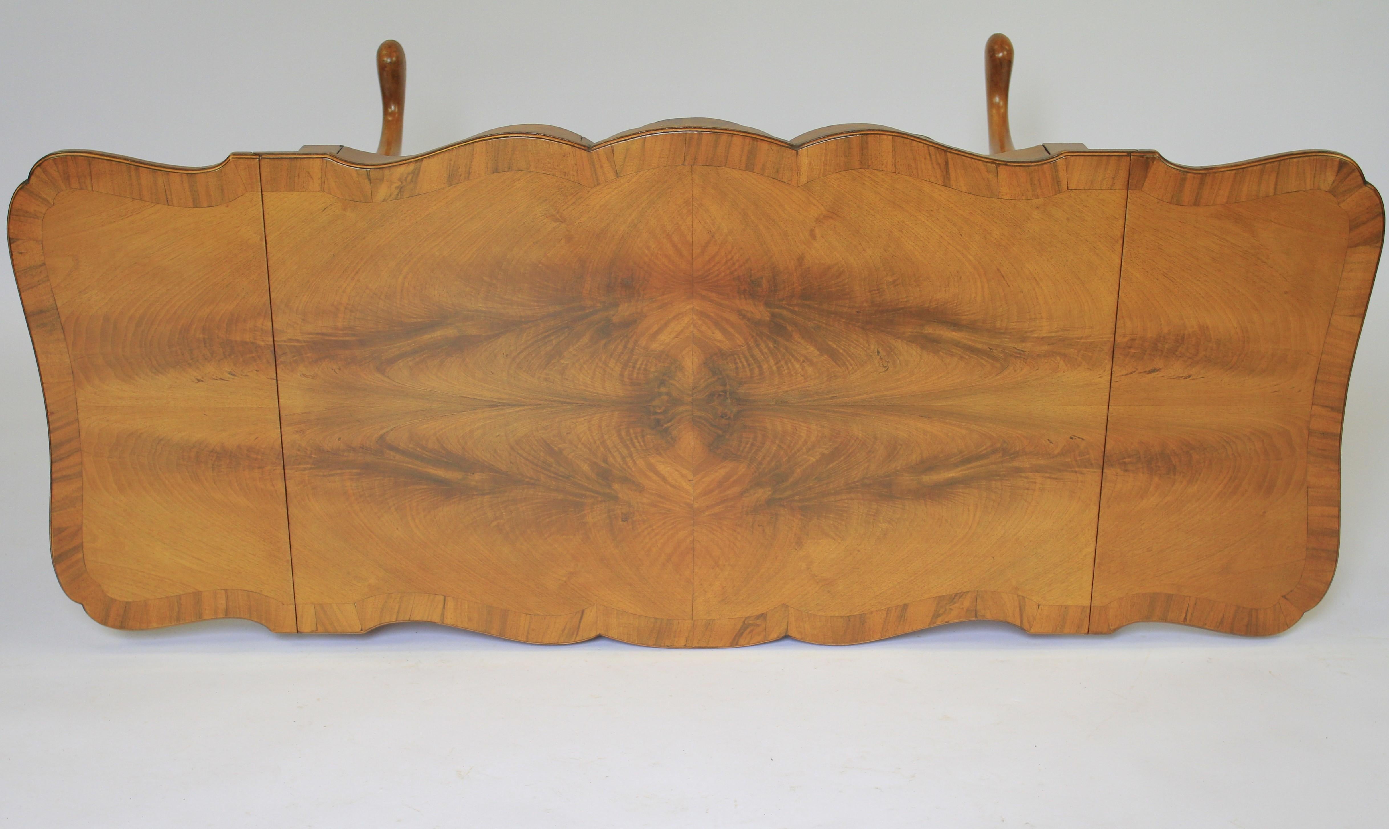 Walnut Queen Anne Style Sofa Table circa 1920s For Sale 1