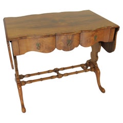 Mesa de sofá de nogal estilo Queen Anne circa años 20
