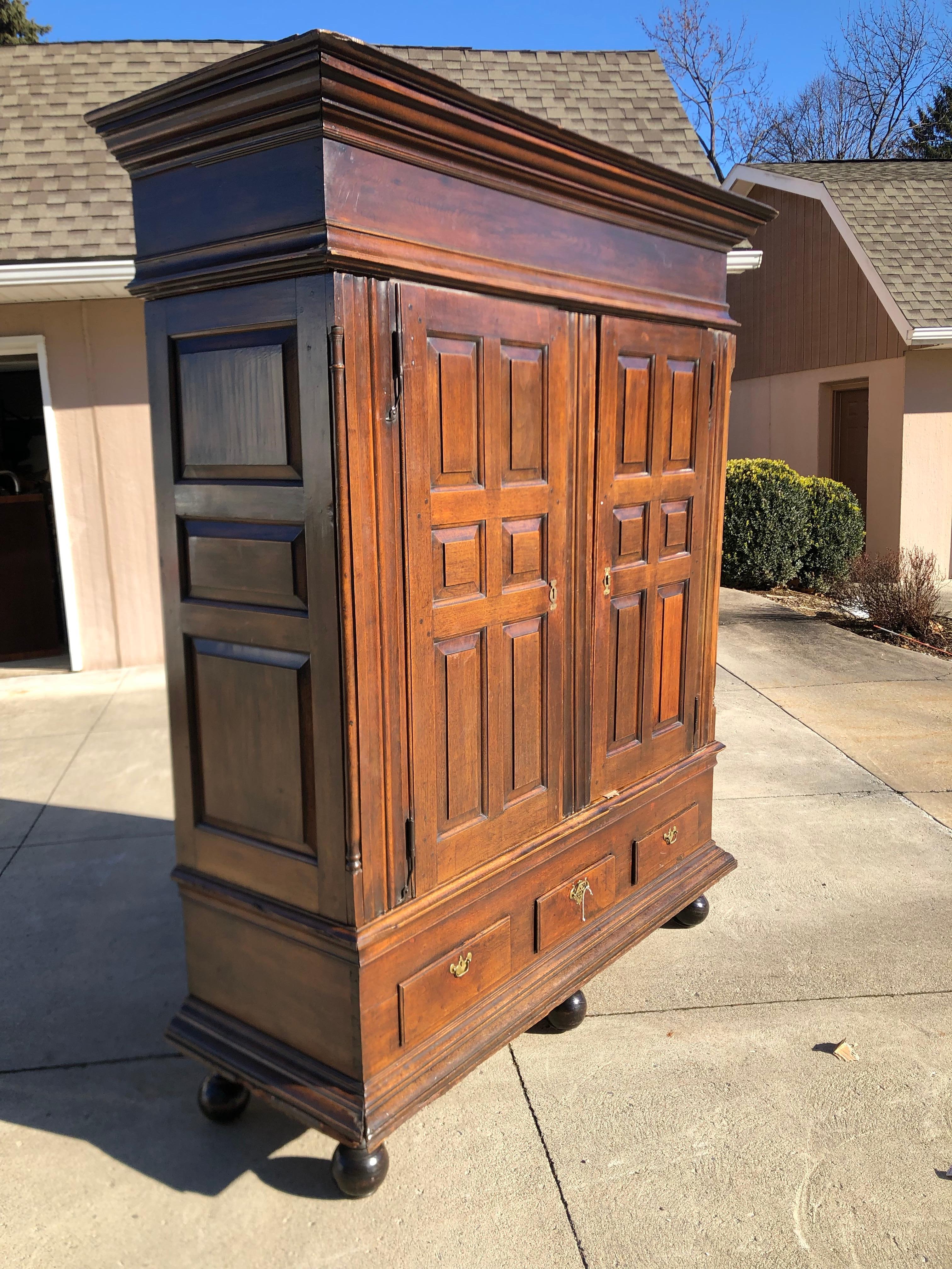 Walnut Raised Panel Linen Press Kas, 18th Century, Philadelphia, Pennsylvania For Sale 1