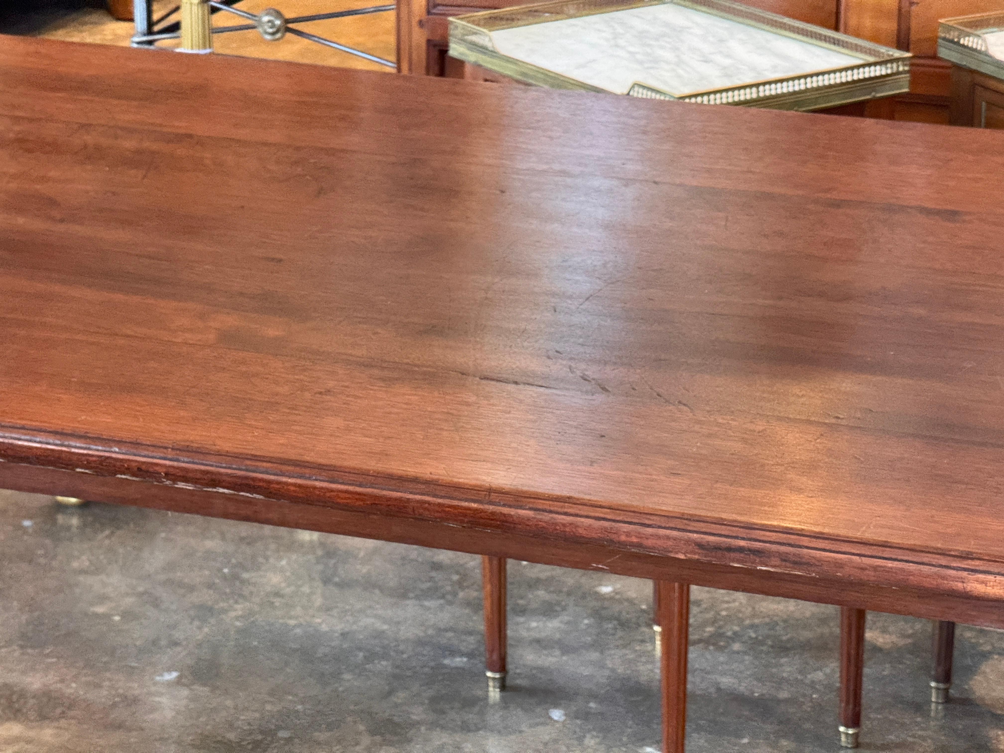 Table de réfectoire en noyer en vente 5