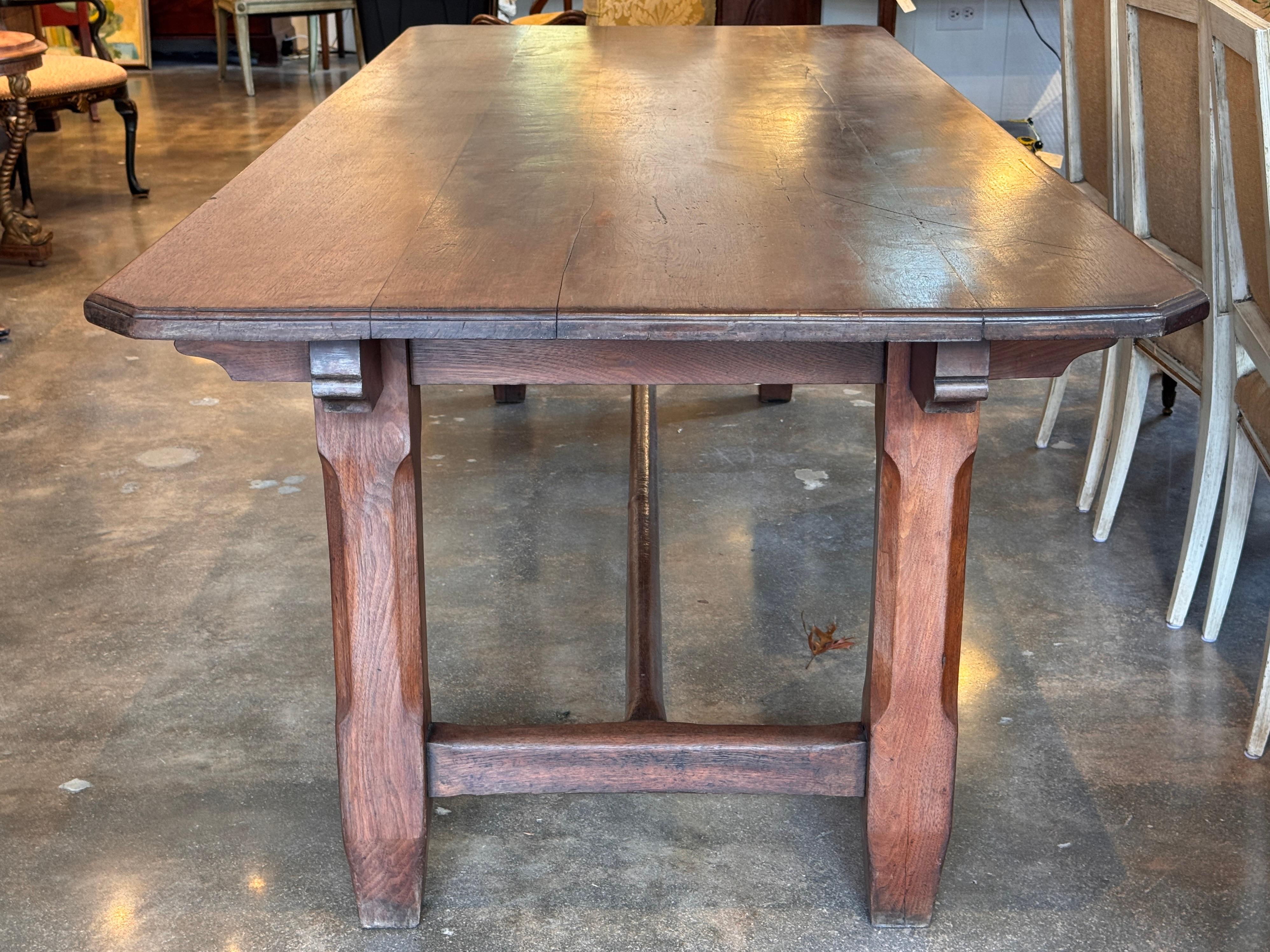 Table de réfectoire en noyer en vente 7