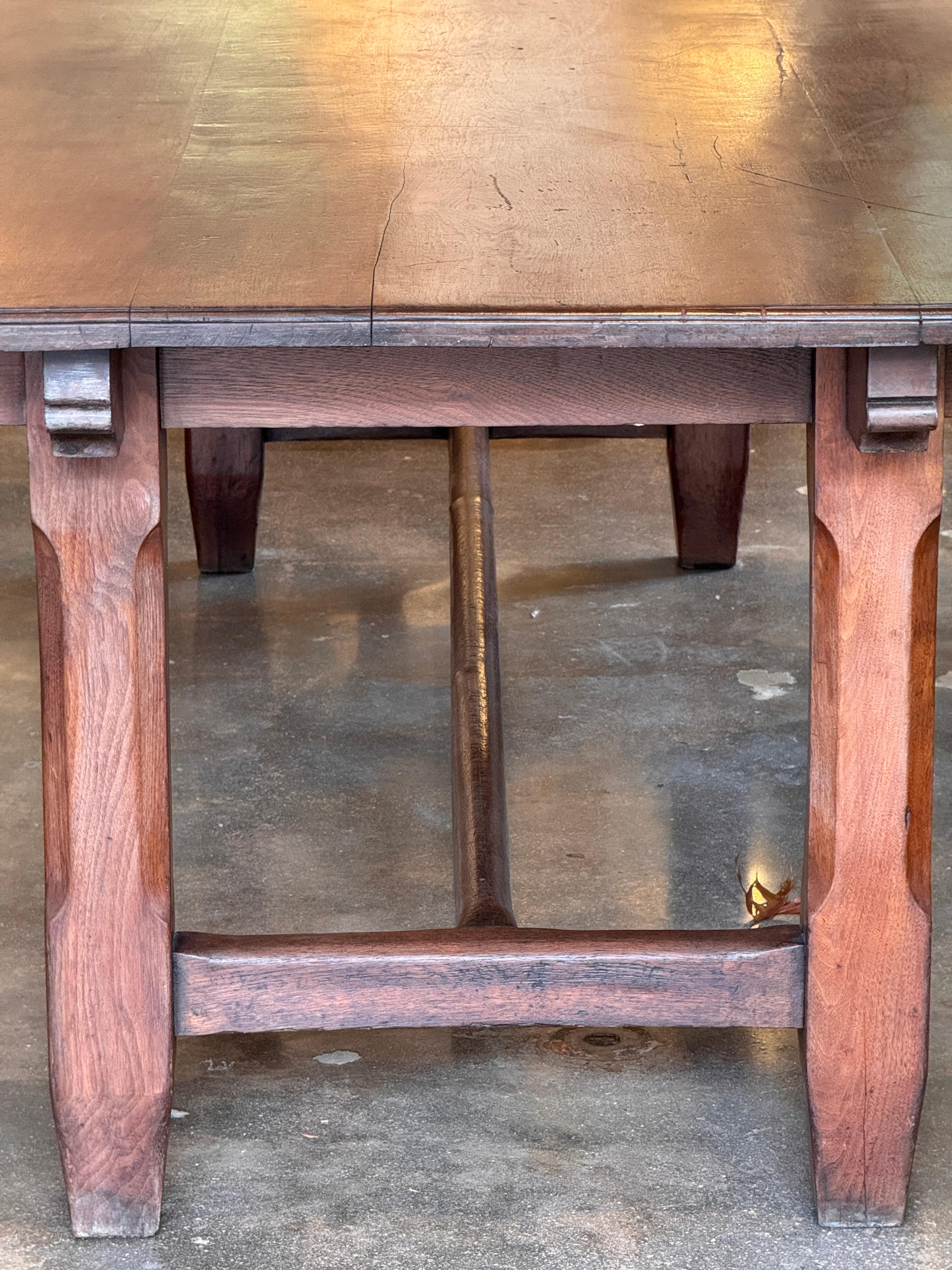 Table de réfectoire en noyer en vente 8