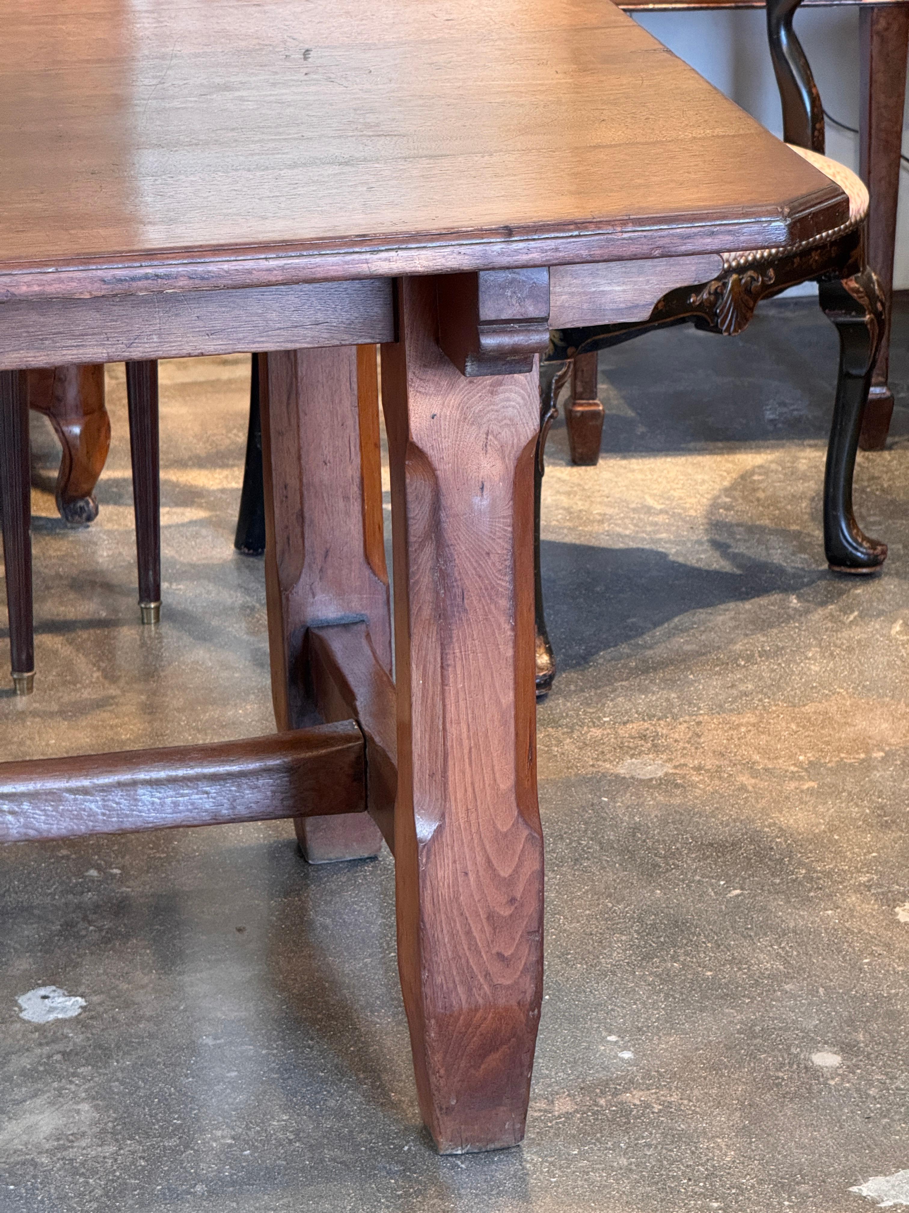 Table de réfectoire en noyer Bon état - En vente à Charlottesville, VA