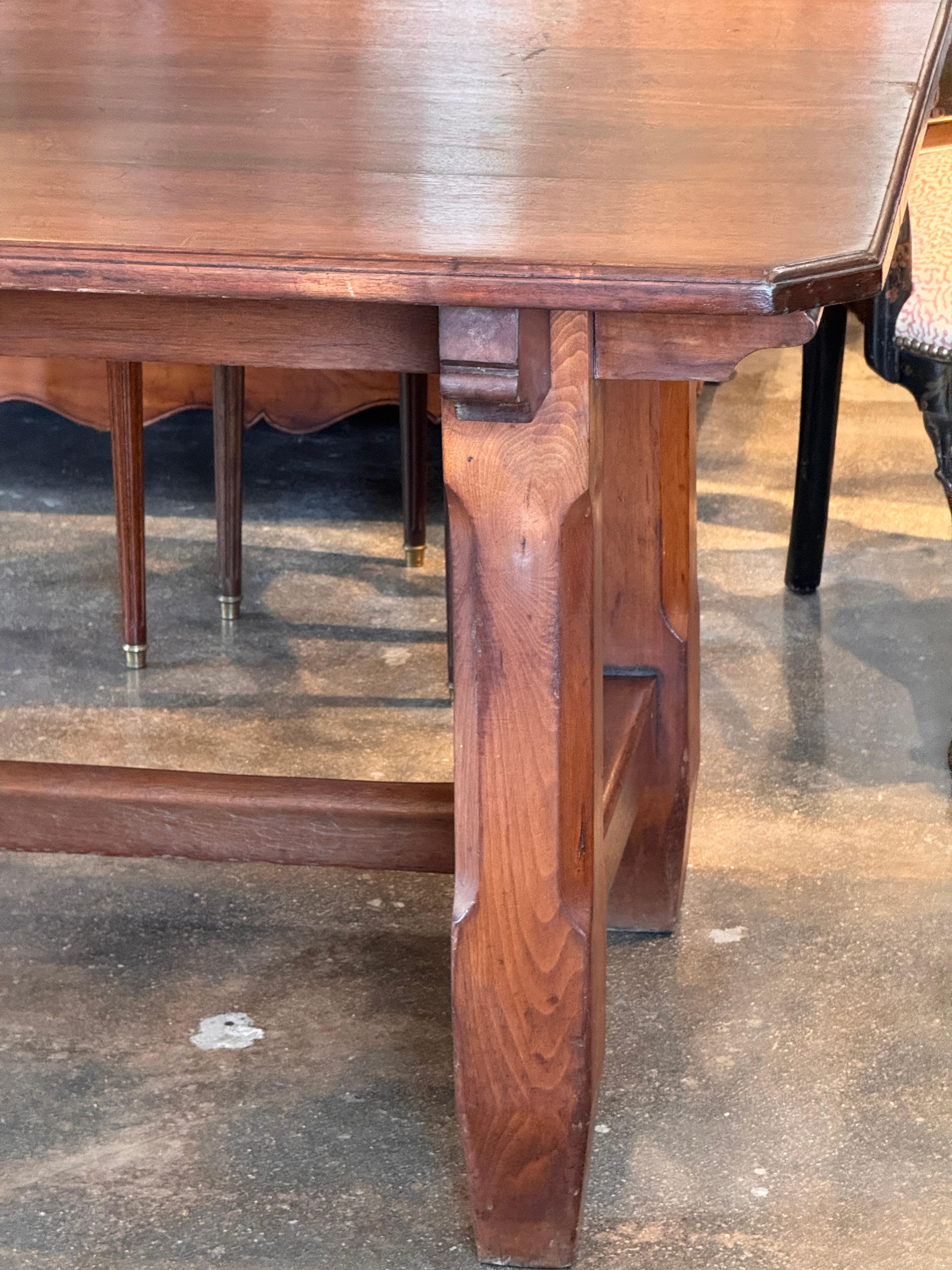XIXe siècle Table de réfectoire en noyer en vente