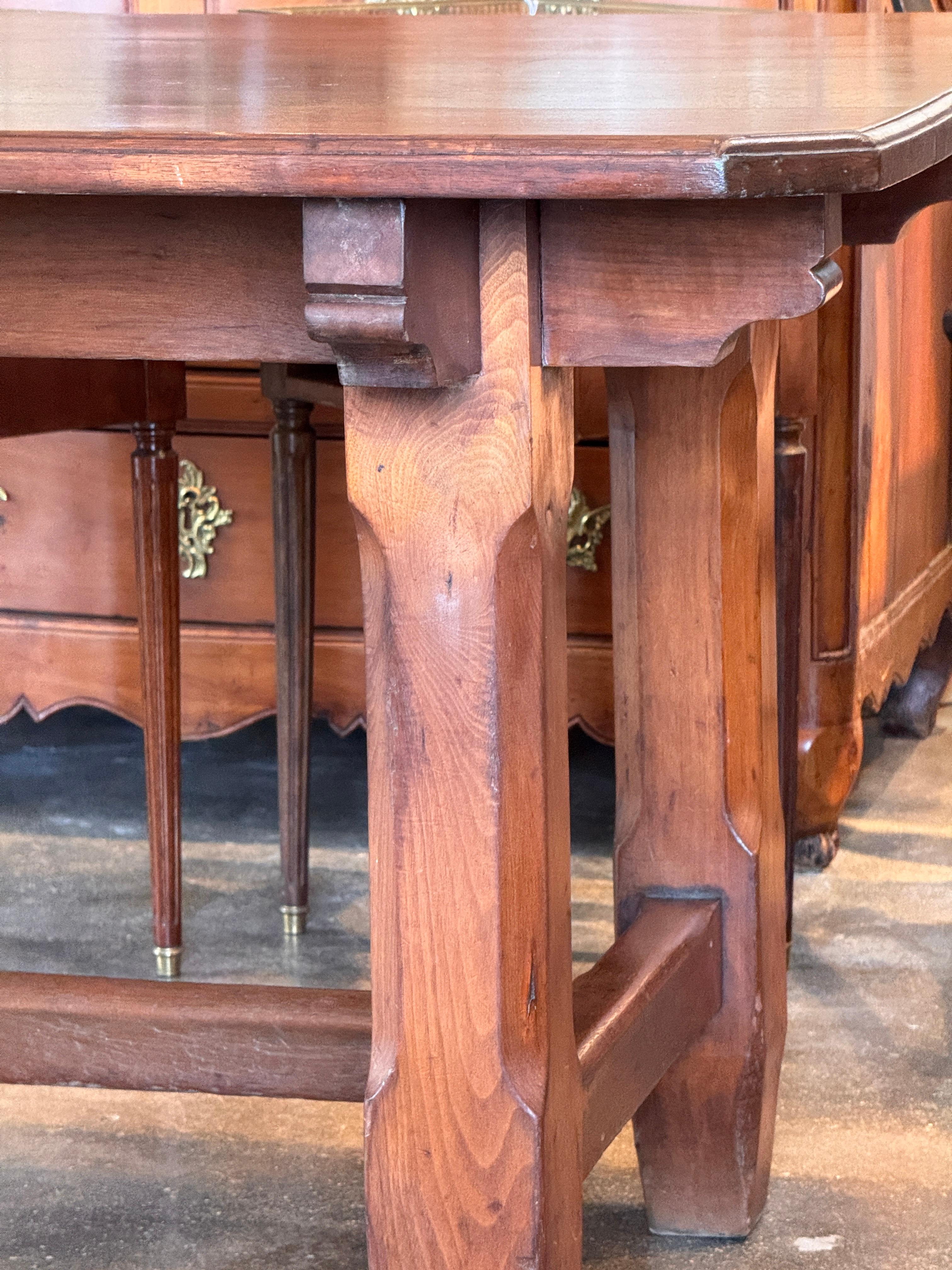 Table de réfectoire en noyer en vente 1