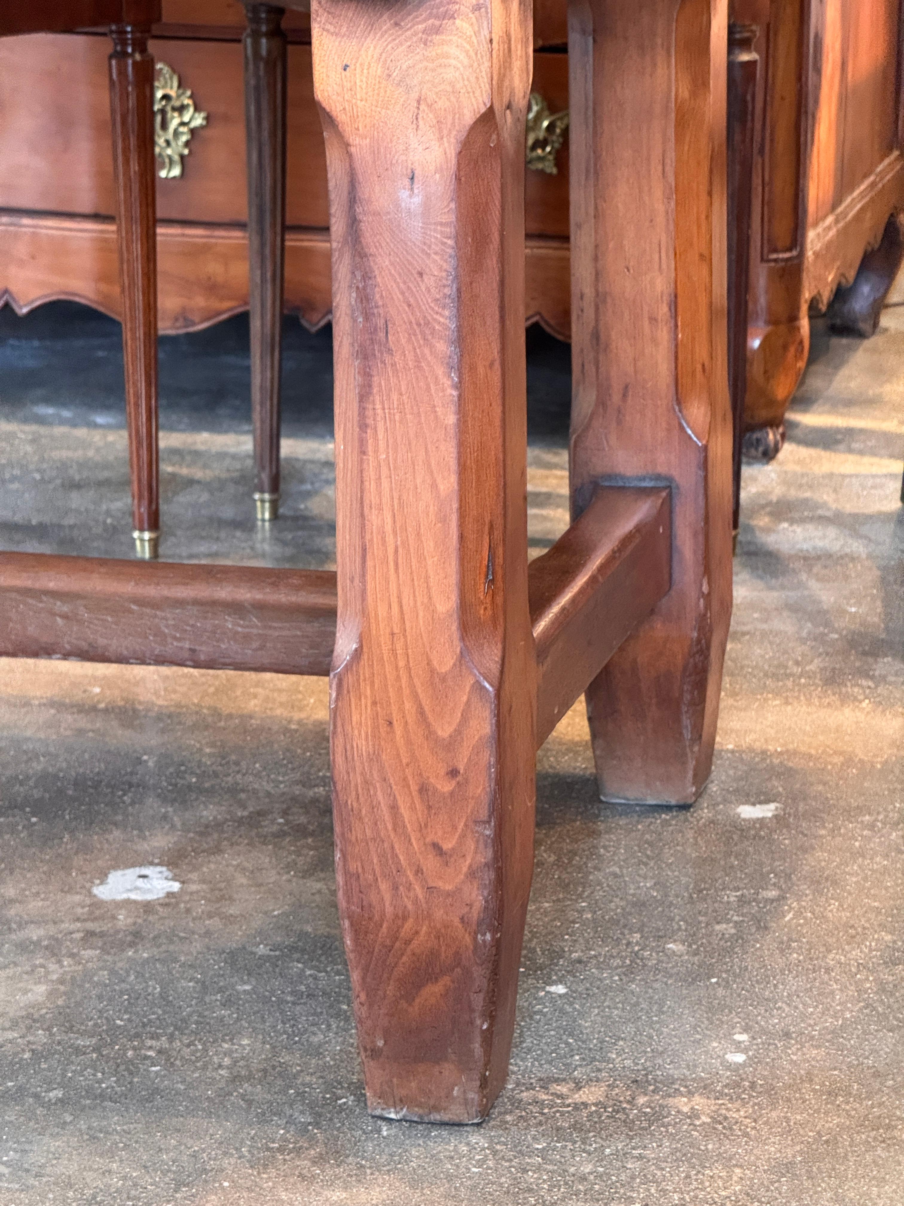 Table de réfectoire en noyer en vente 2