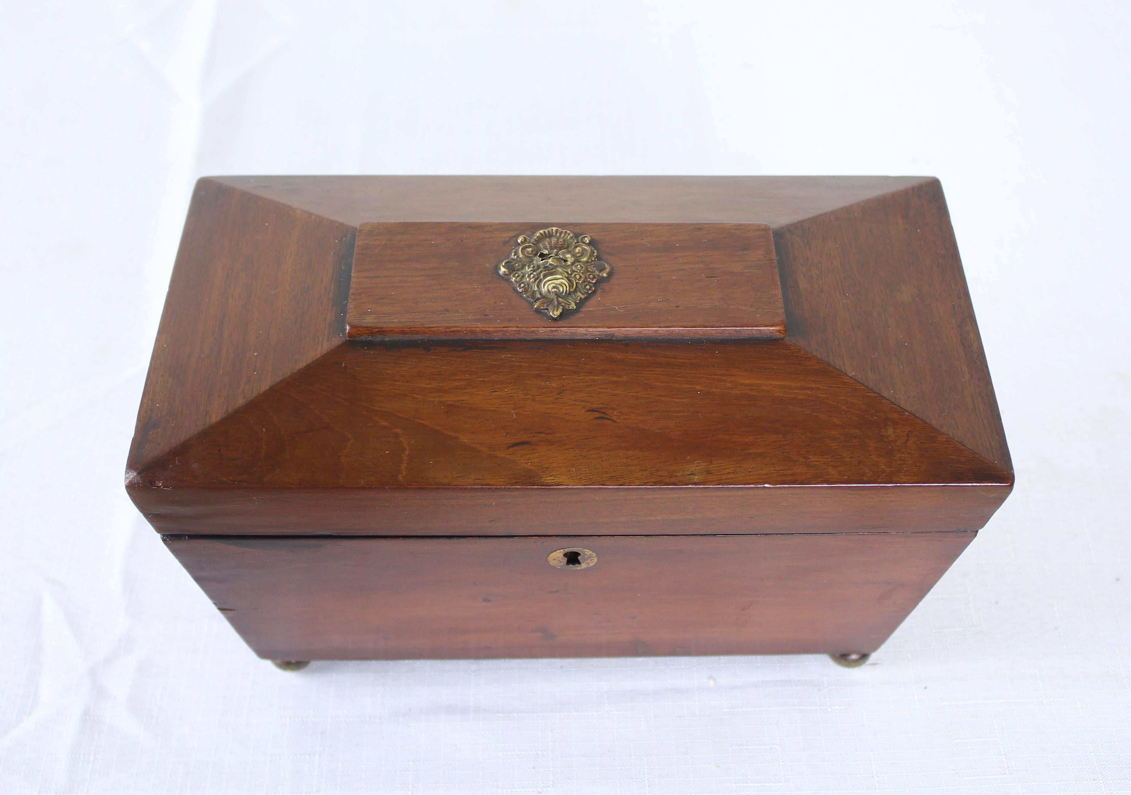 Walnut Regency Tea Caddy In Good Condition For Sale In Port Chester, NY