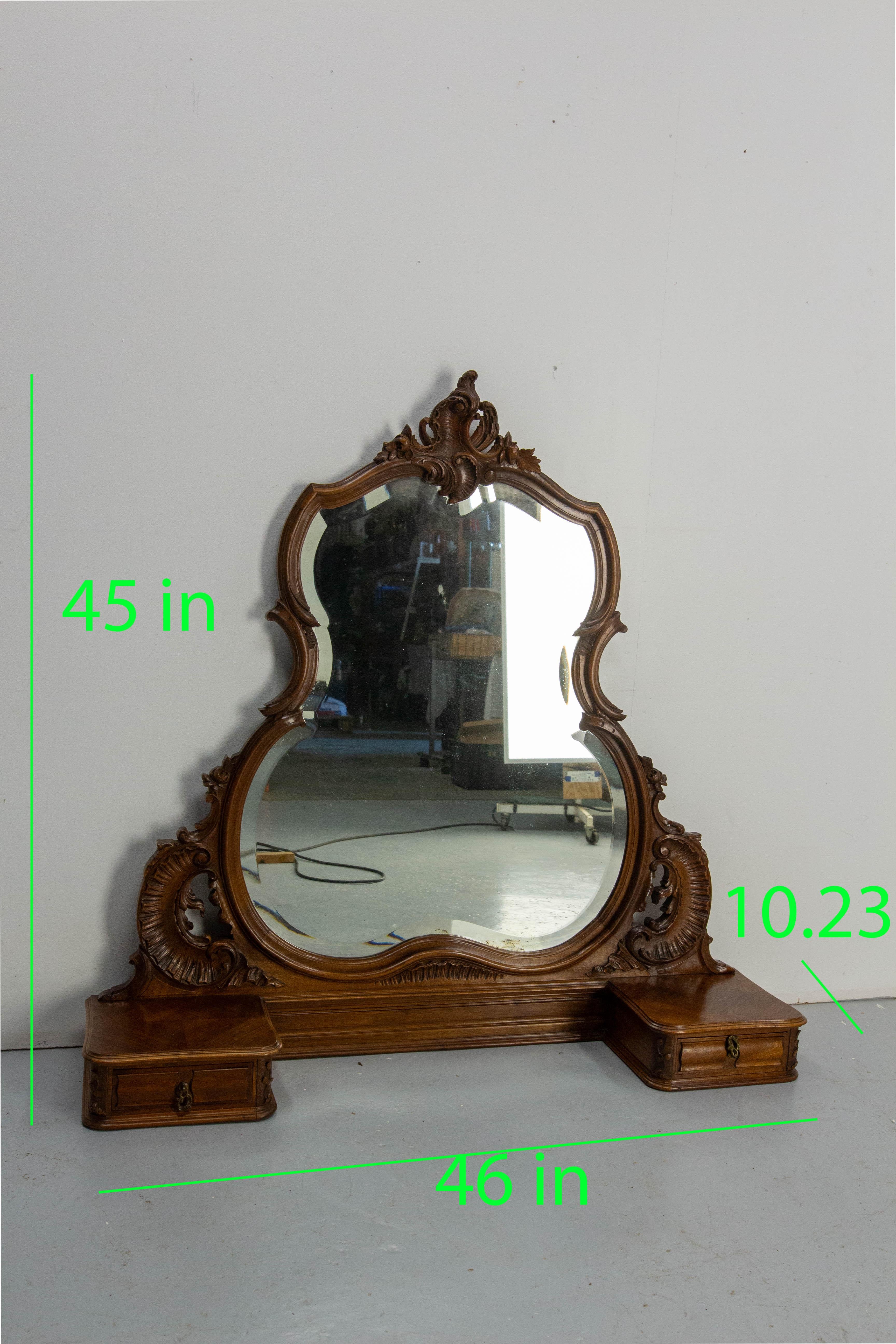 Walnut rocaille dressing table top In Good Condition For Sale In Labrit, Landes