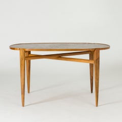 Mesa baja Root de nogal de Axel Larsson