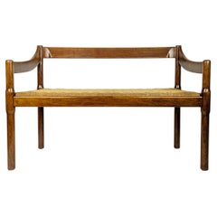 Banco Carimate de 1963, de Magistretti para Cassina, en madera de nogal y cuerda