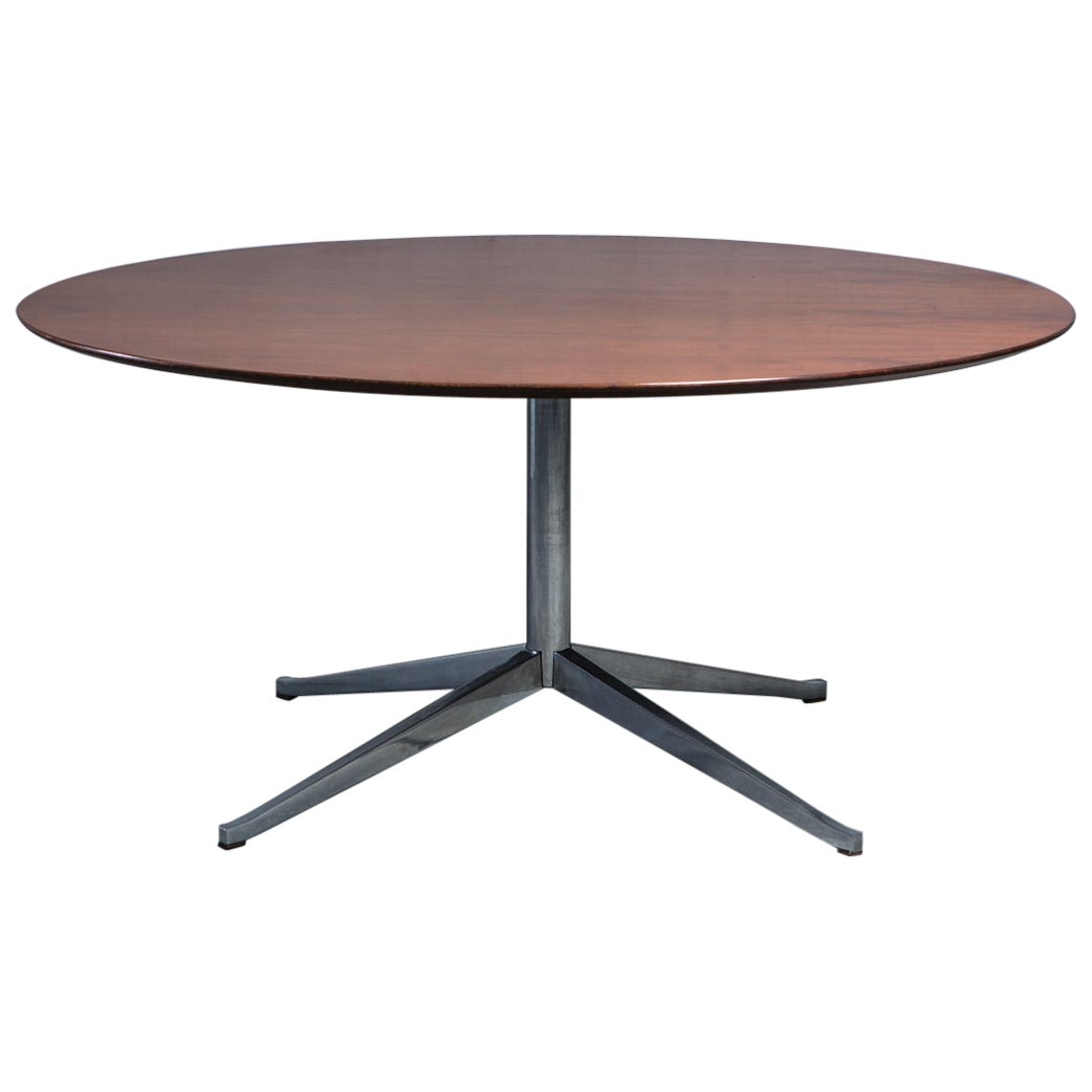 Table de salle à manger ronde en noyer de Florence Knoll pour Knoll International