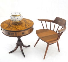 Tavolo laterale centrale con tamburo in noce con cassetti Johnson Furniture Mint!