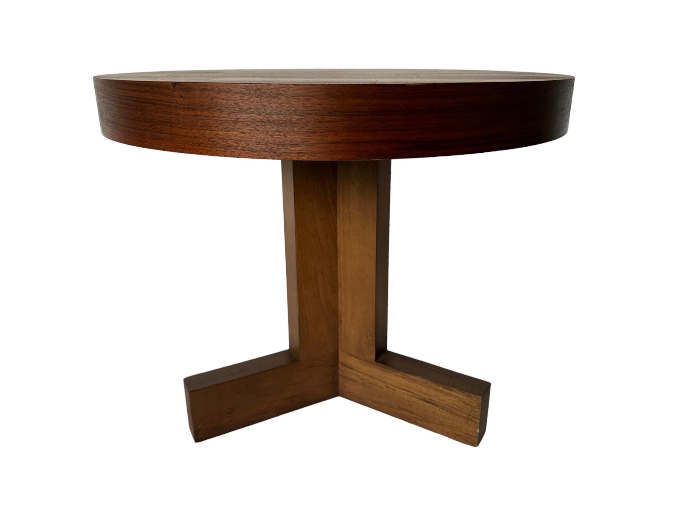 Walnut Round Side/End Table by Lane For Sale 6