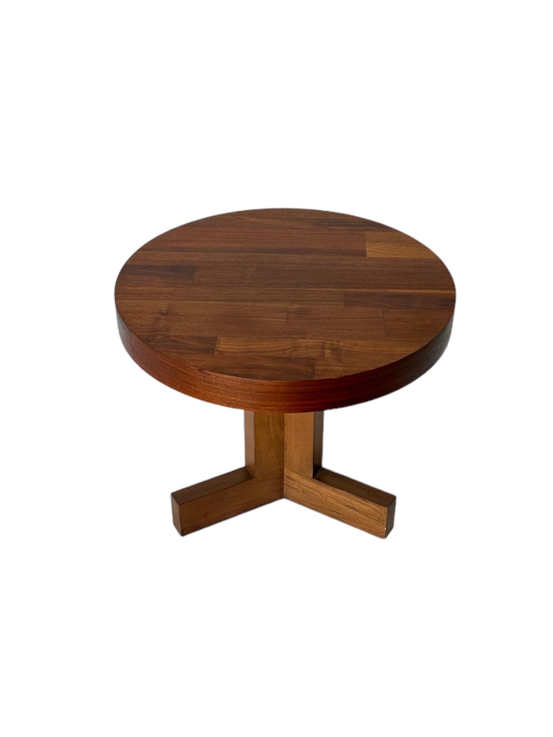 Mid-Century Modern Walnut Round Side/End Table by Lane For Sale