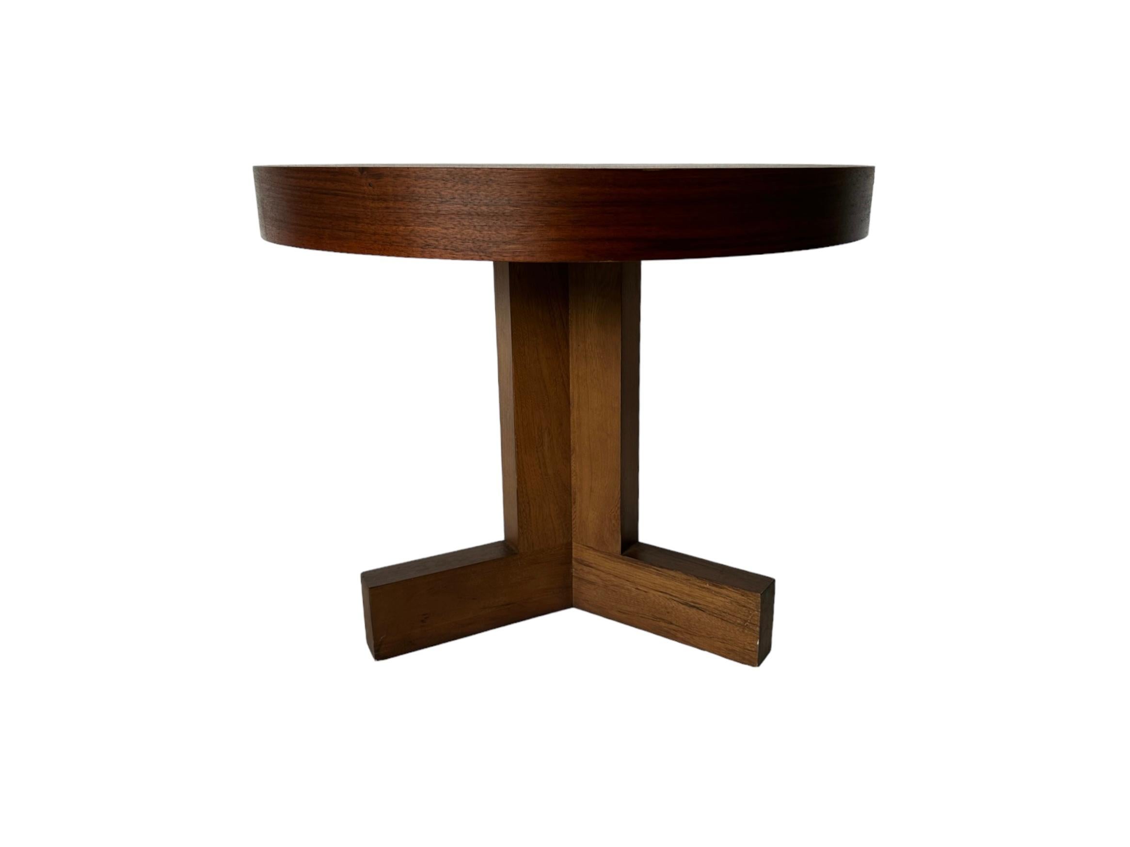 Walnut Round Side/End Table by Lane For Sale 2
