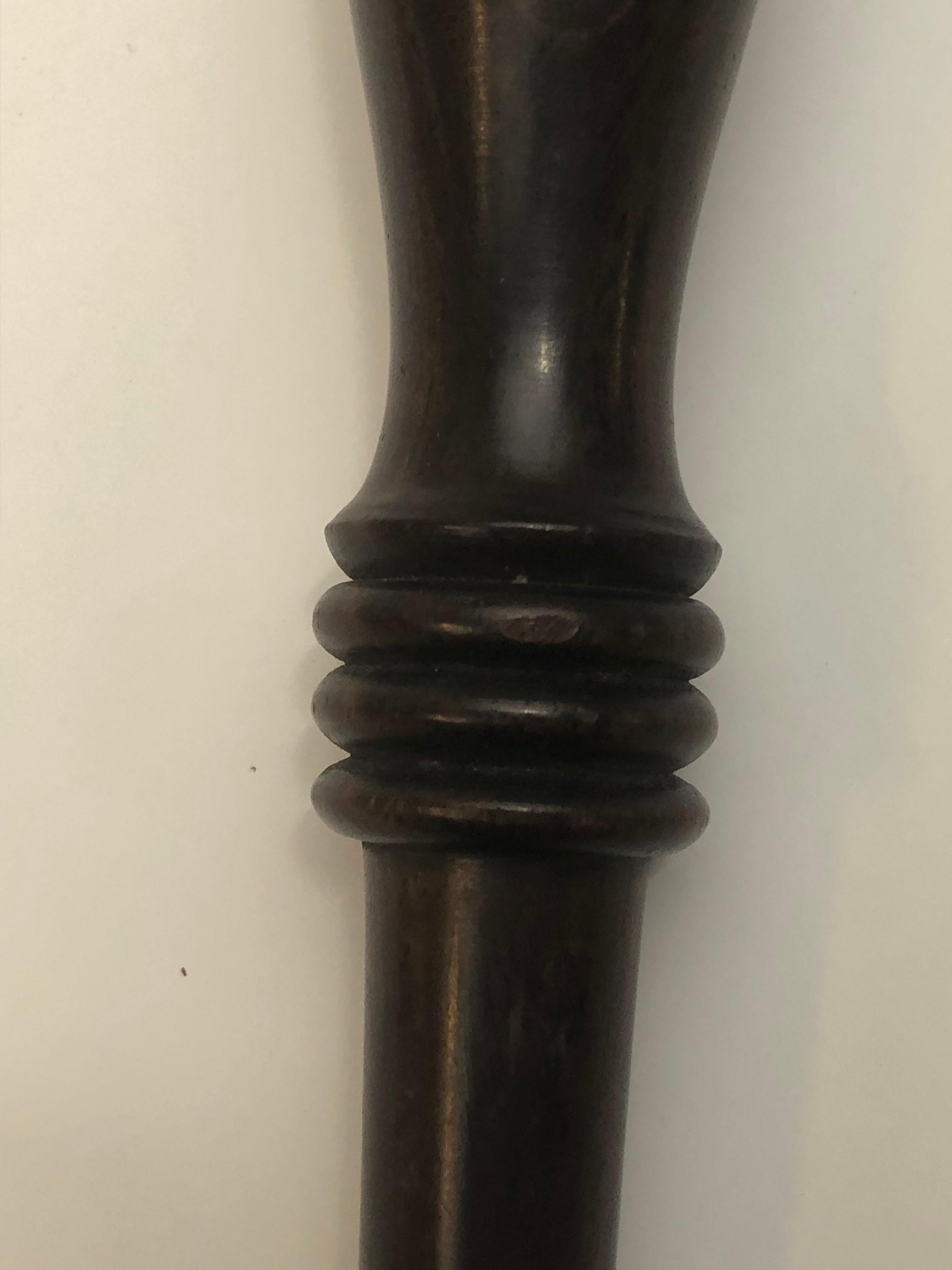 A 1950’s English Turned Walnut Scepter  For Sale 5