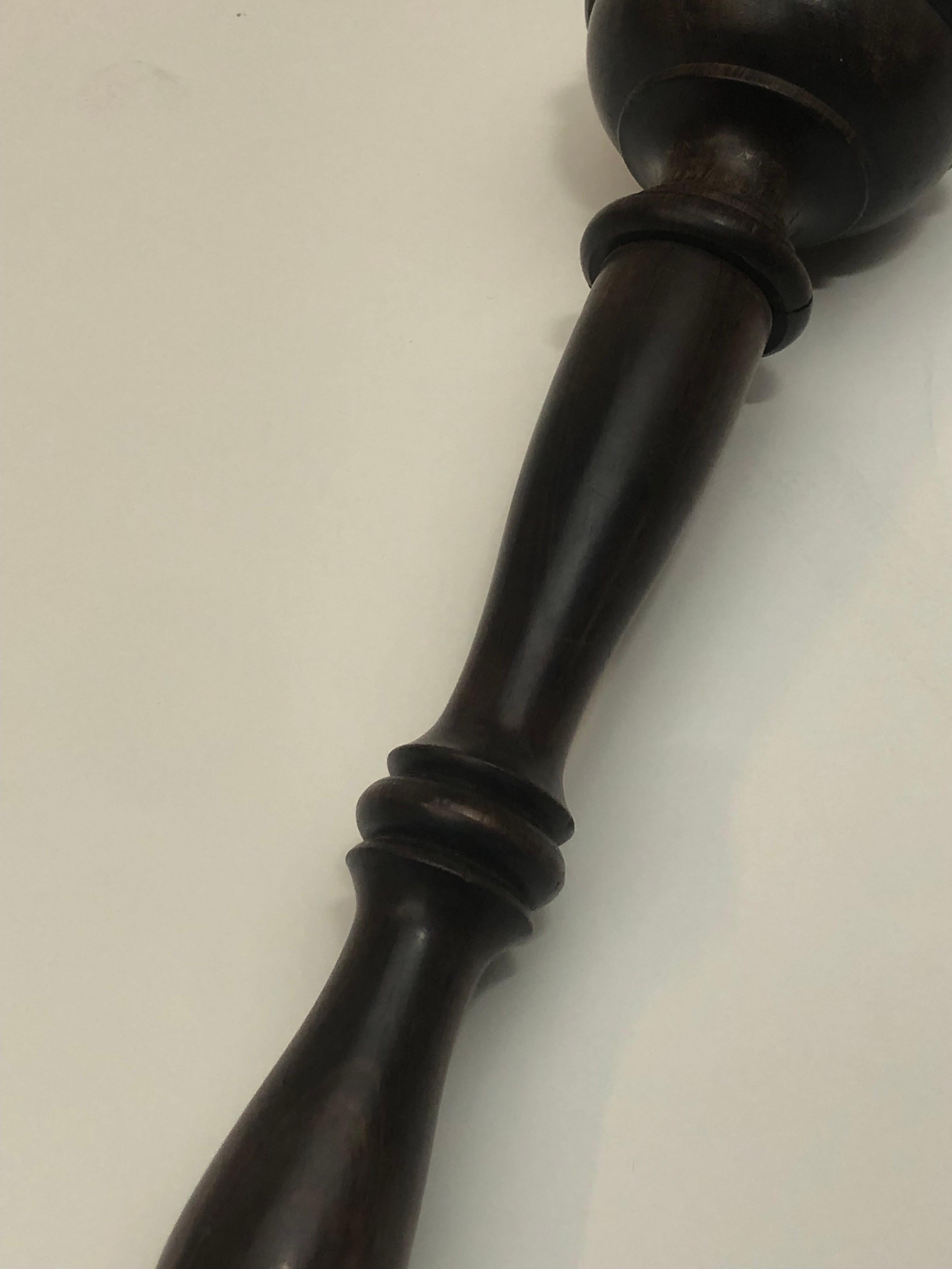 A 1950’s English Turned Walnut Scepter  For Sale 1