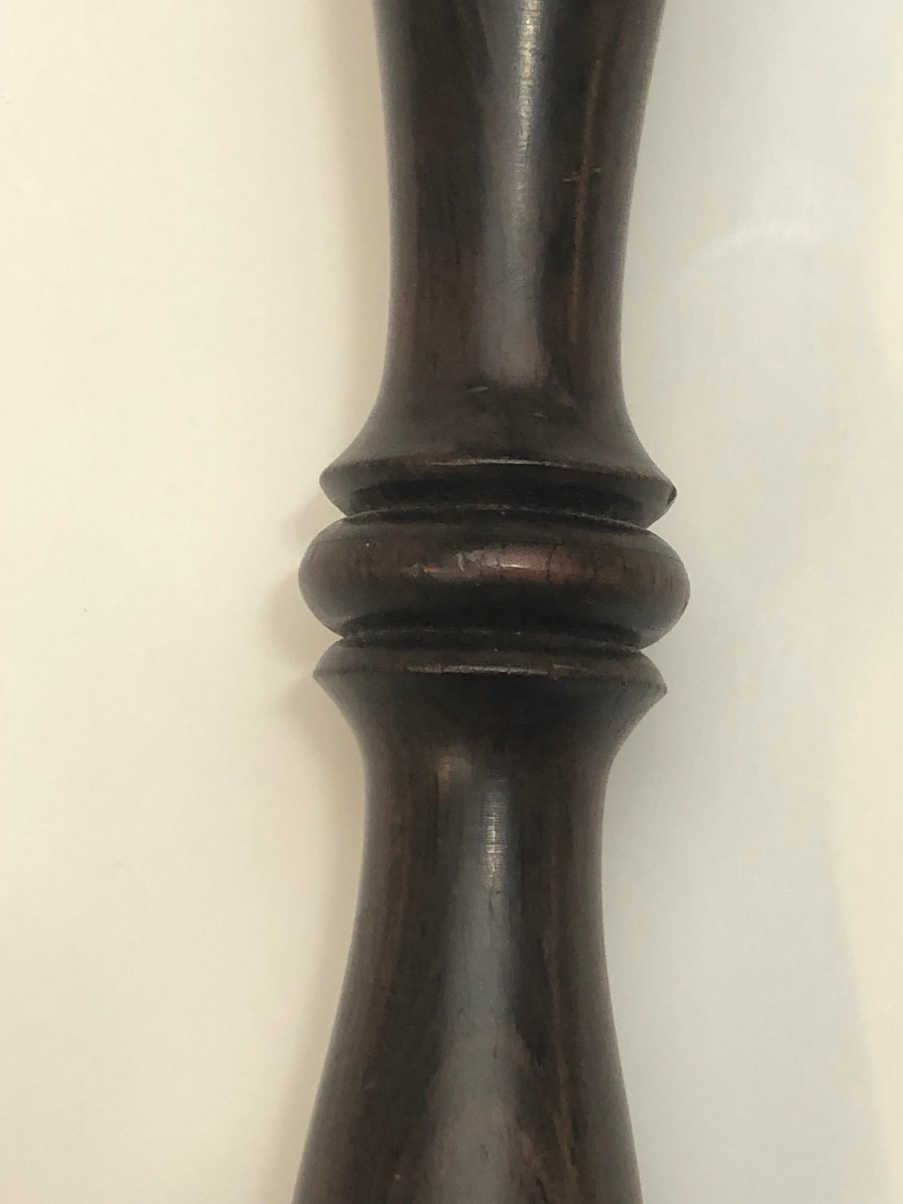 A 1950’s English Turned Walnut Scepter  For Sale 4