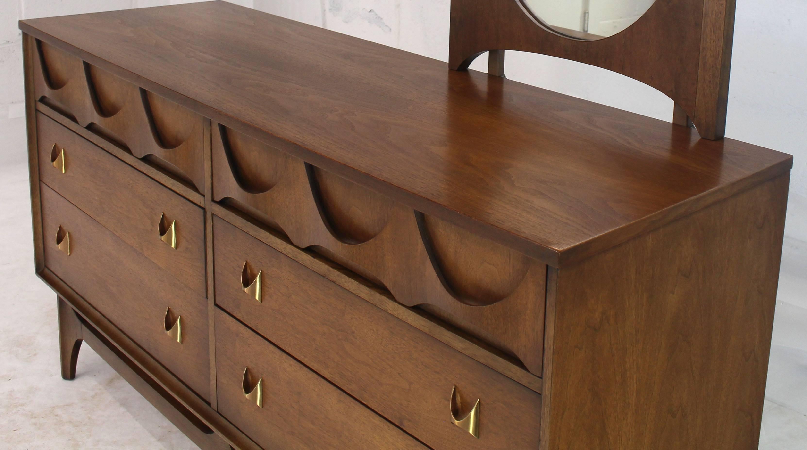 20th Century Walnut Sculpted Molded Plywood Drawers Dresser with Mirror For Sale