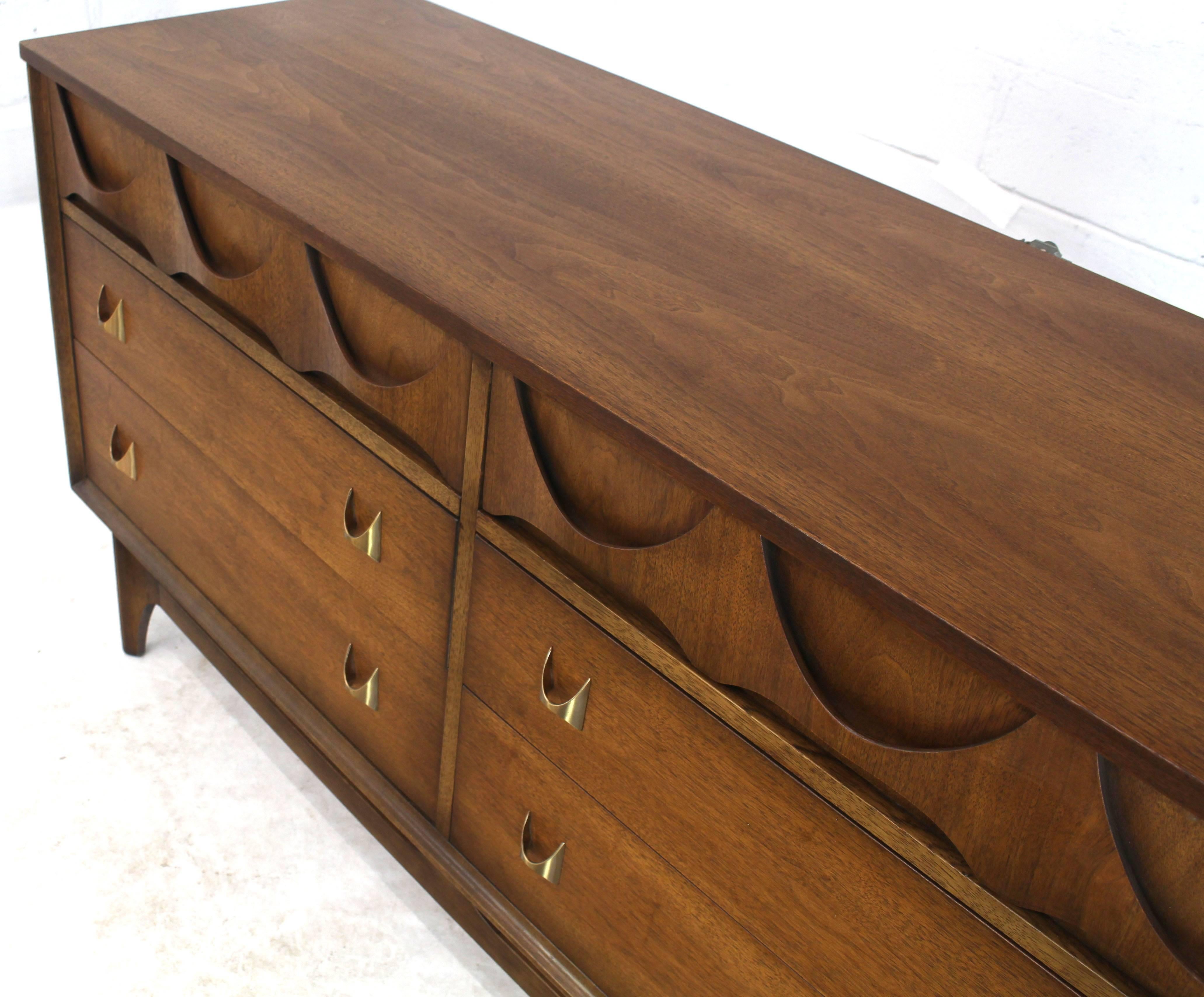 Lacquered Walnut Sculpted Molded Plywood Drawers Dresser with Mirror For Sale