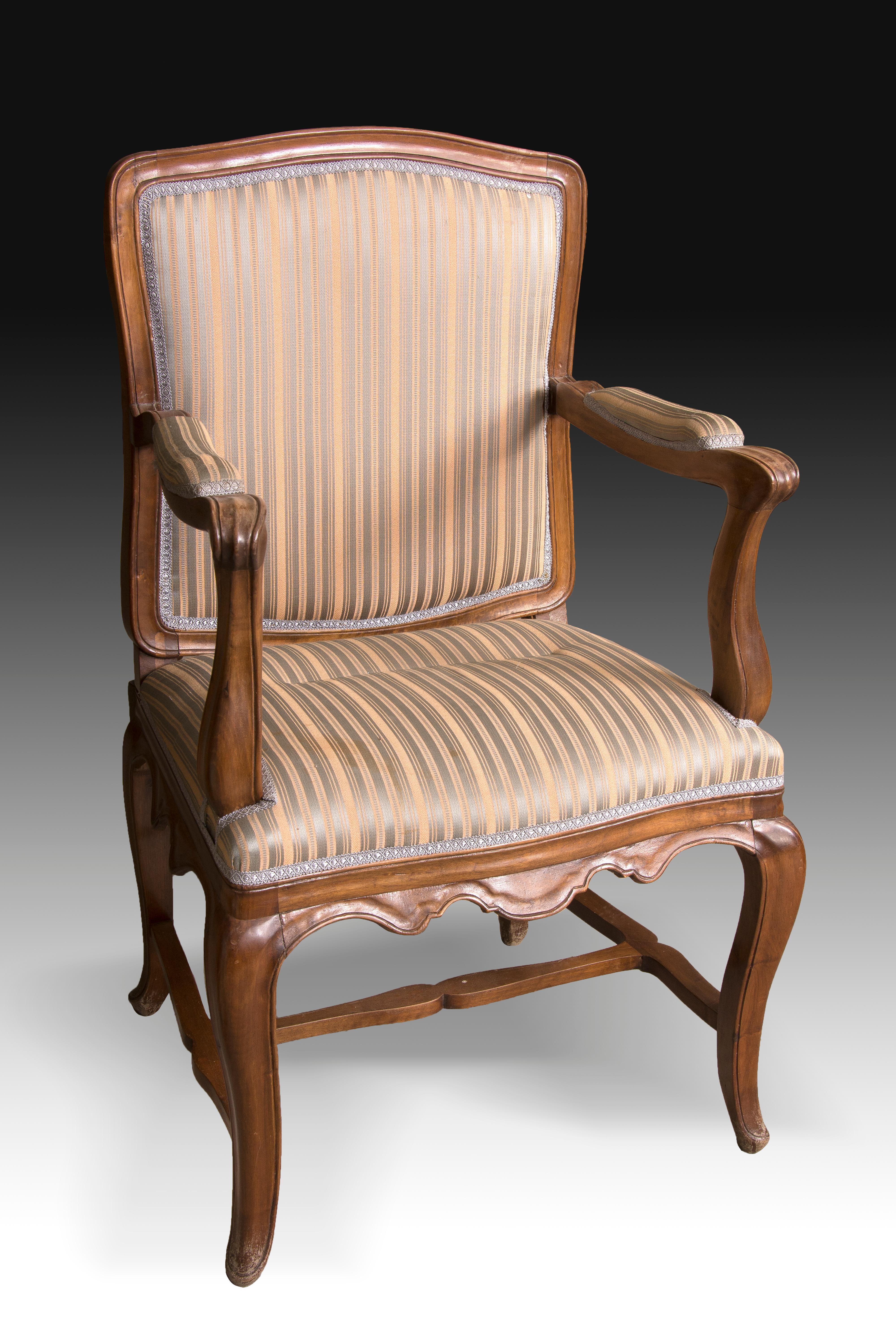 Sitzmöbel aus Nussbaumholz, 18. Jahrhundert (Neoklassisch)