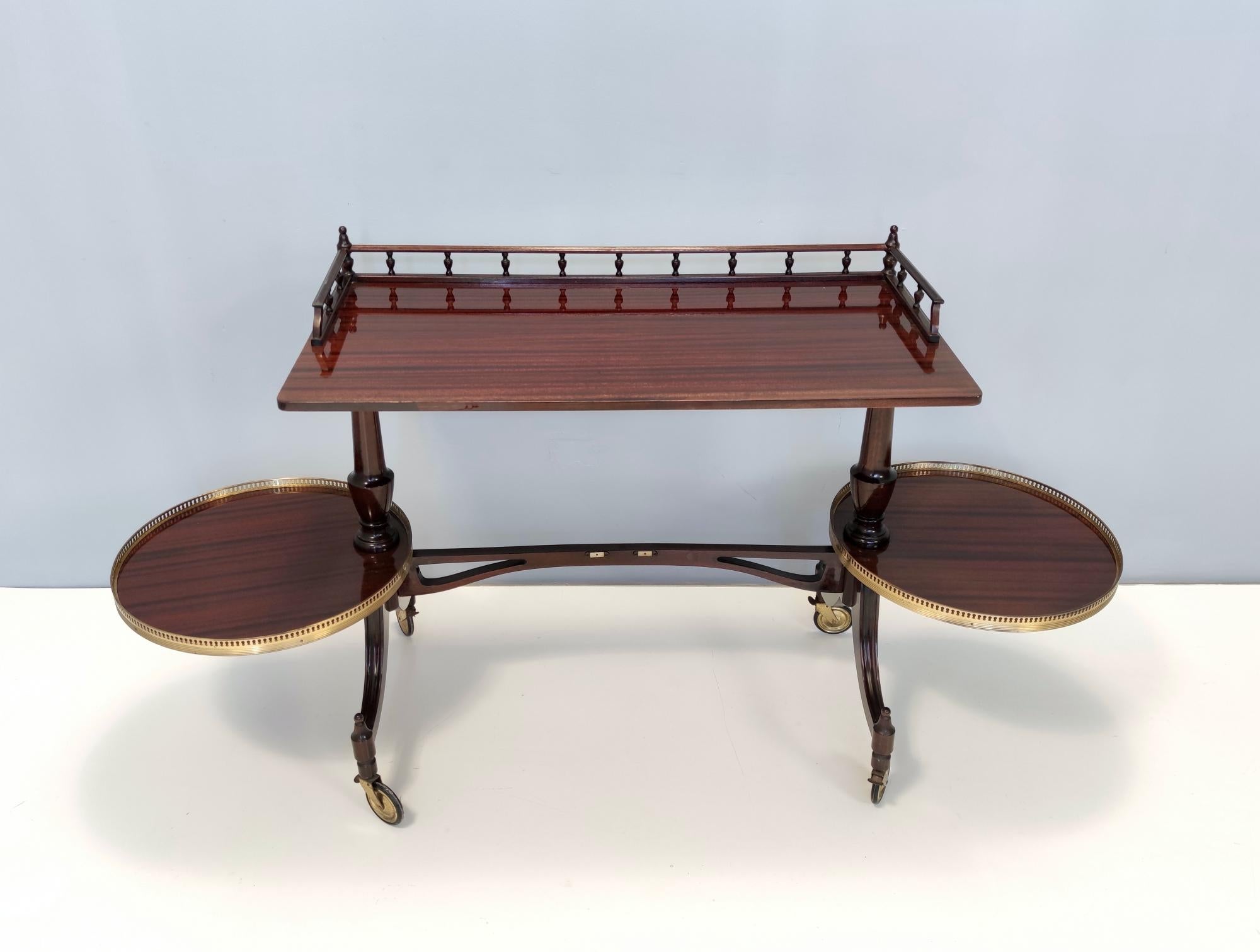 Vintage Walnut Serving Cart or Console Table with Two Sliding Shelves, Italy In Excellent Condition For Sale In Bresso, Lombardy