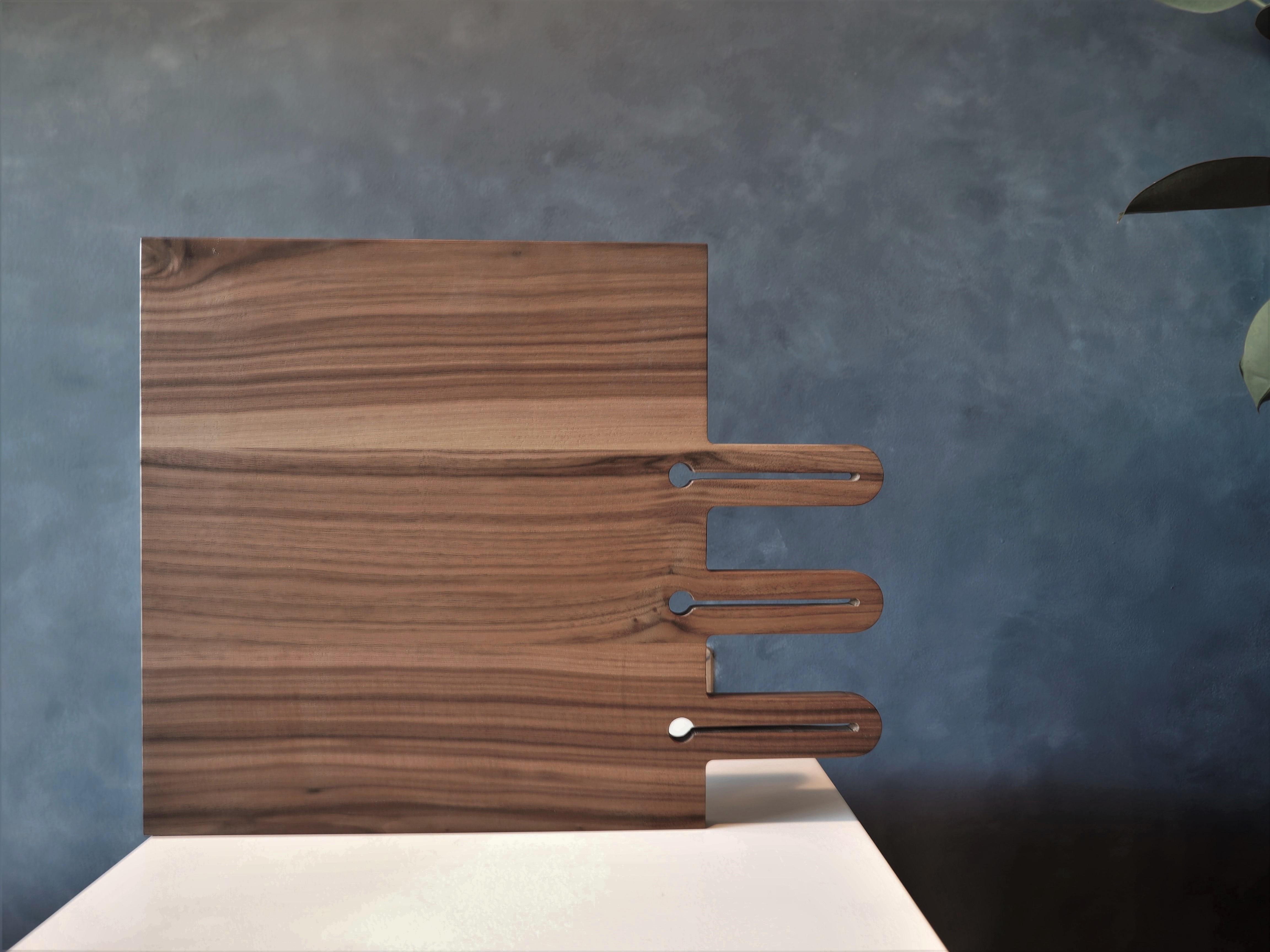 Walnut serving tray finished with a food safe oil wax. Can be used as a serving tray and a cutting board.

     