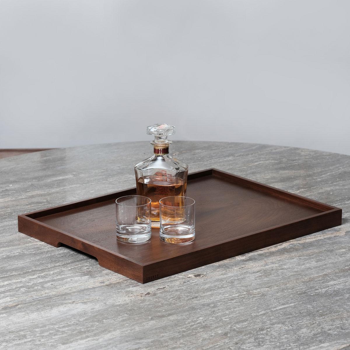 Serviertablett aus Nussbaumholz - EDGE (Moderne) im Angebot
