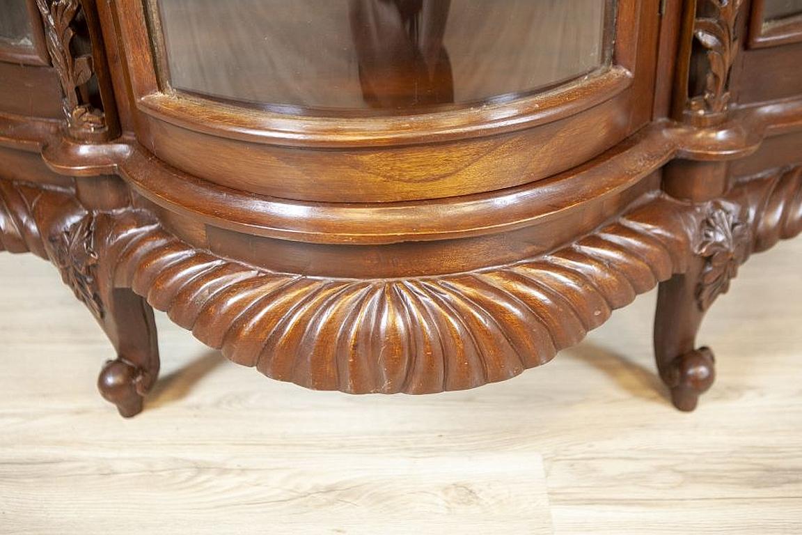 Brown Walnut Showcase from the 2nd Half of the 20th Century For Sale 9