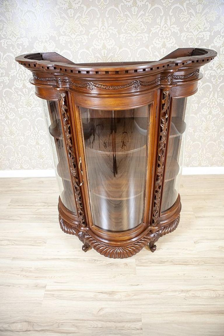 Brown Walnut Showcase from the 2nd Half of the 20th Century In Good Condition For Sale In Opole, PL