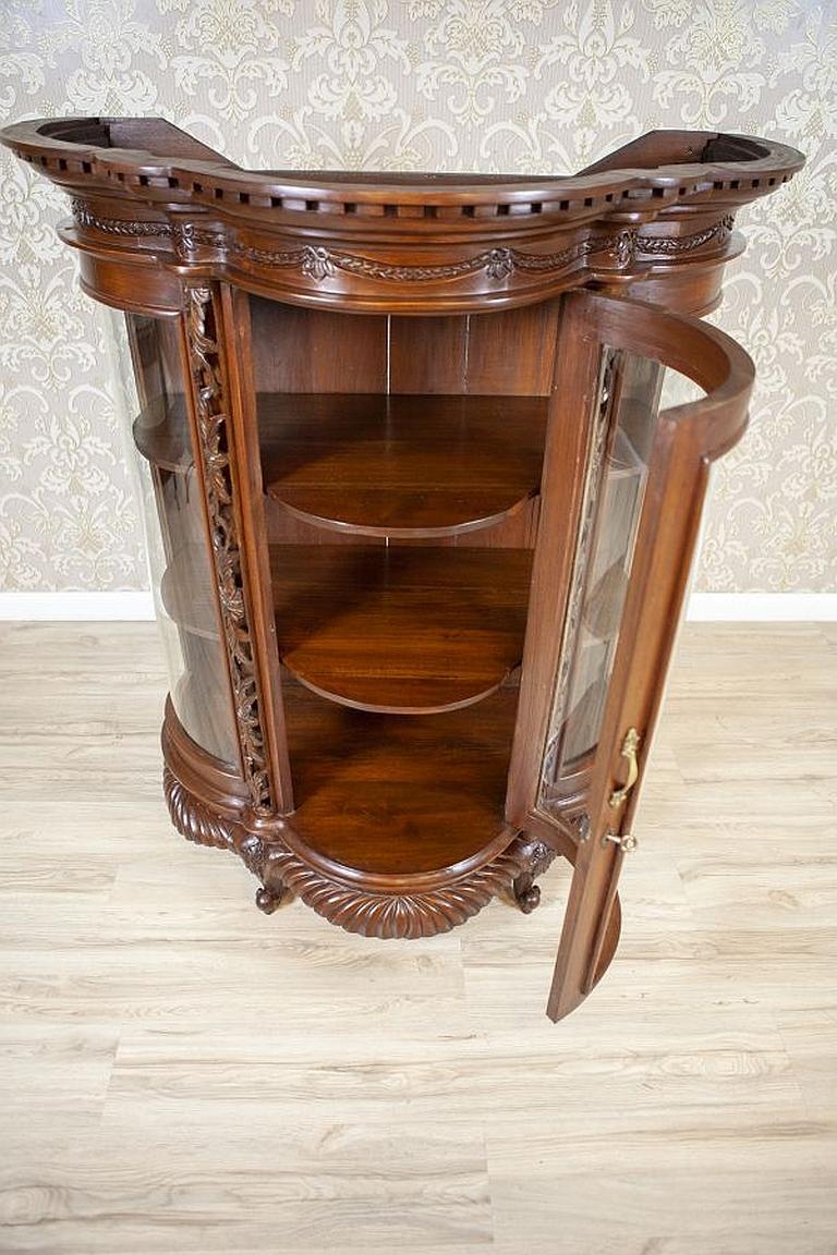 Brown Walnut Showcase from the 2nd Half of the 20th Century For Sale 1