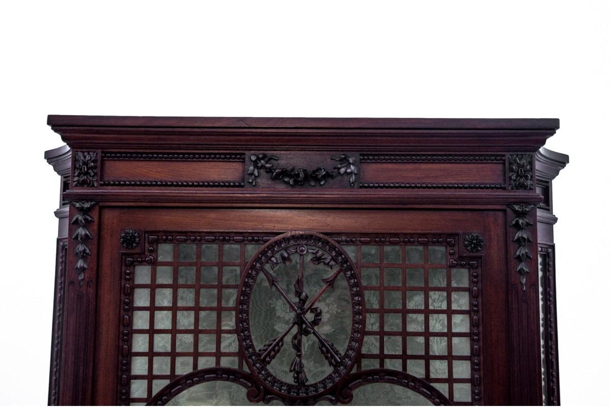 Walnut Showcase in the Style of Louis XVI from Around 1890 In Good Condition In Chorzów, PL