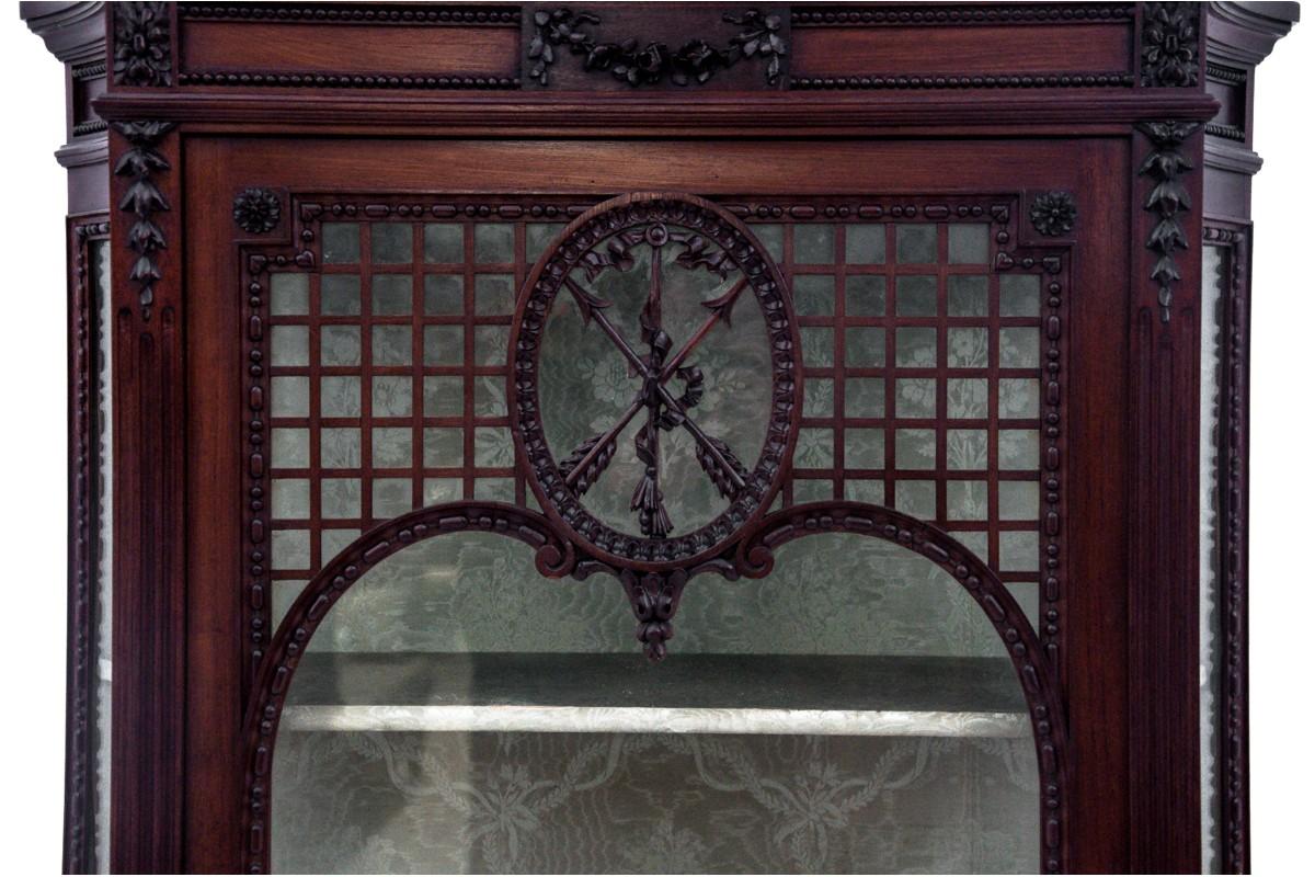 Walnut Showcase in the Style of Louis XVI from Around 1890 3