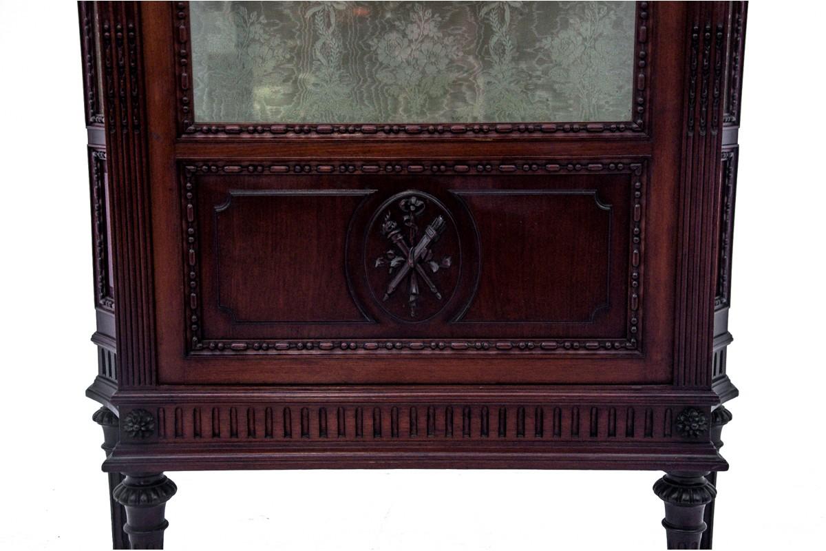 Walnut Showcase in the Style of Louis XVI from Around 1890 4