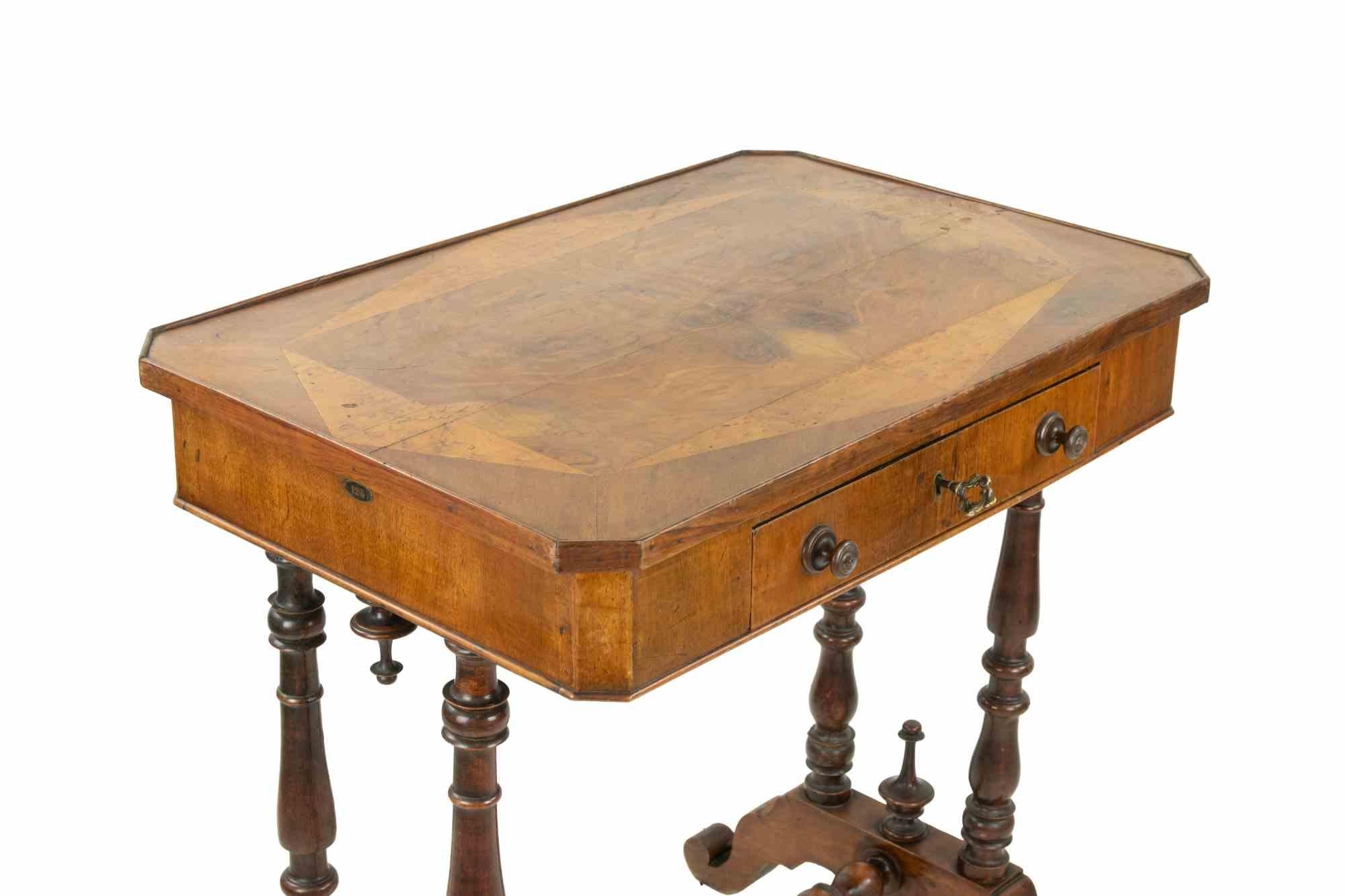 Table d'appoint en noyer 19e siècle, Italie, 19e siècle Bon état - En vente à Roma, IT