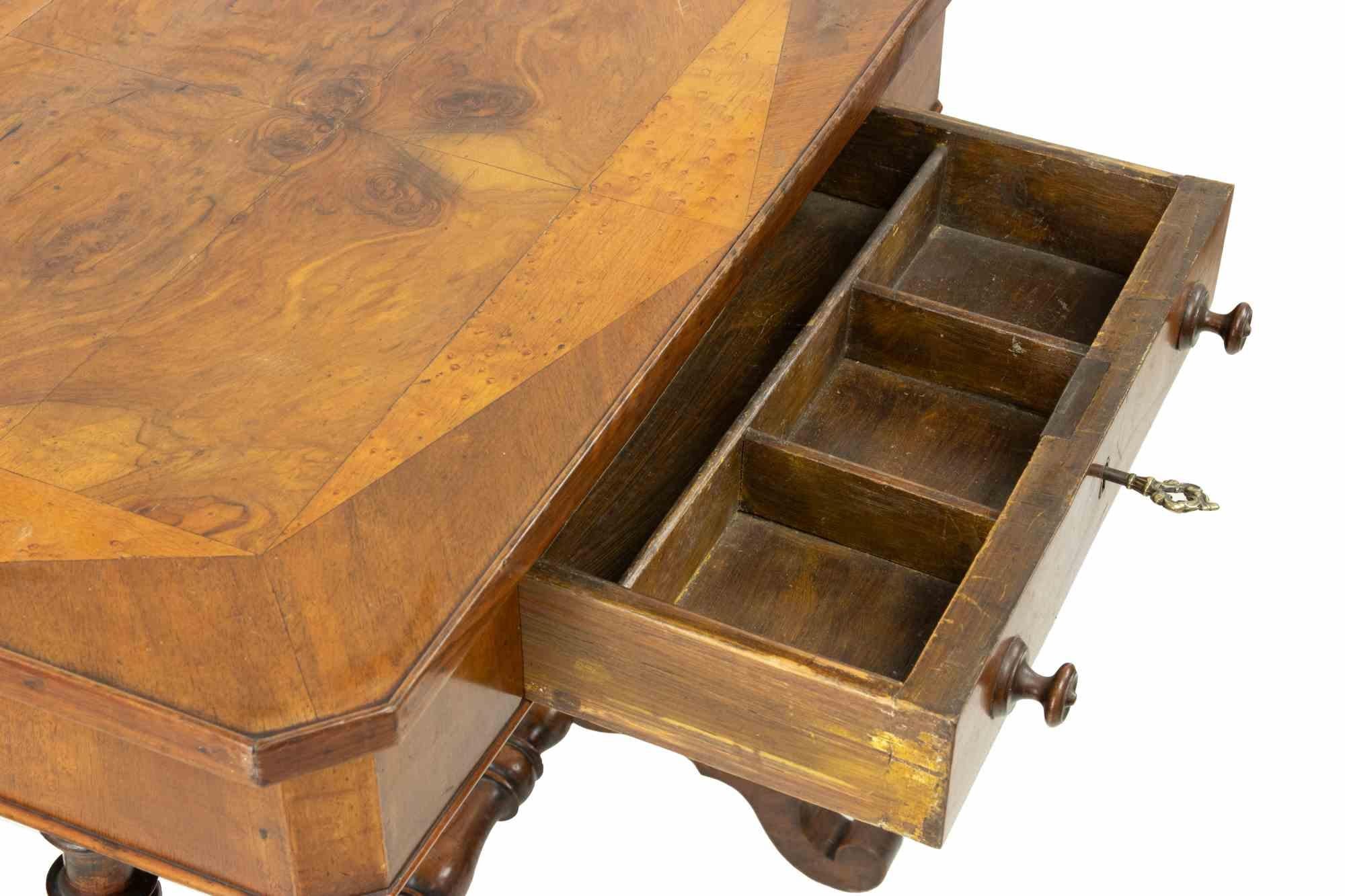 XIXe siècle Table d'appoint en noyer 19e siècle, Italie, 19e siècle en vente