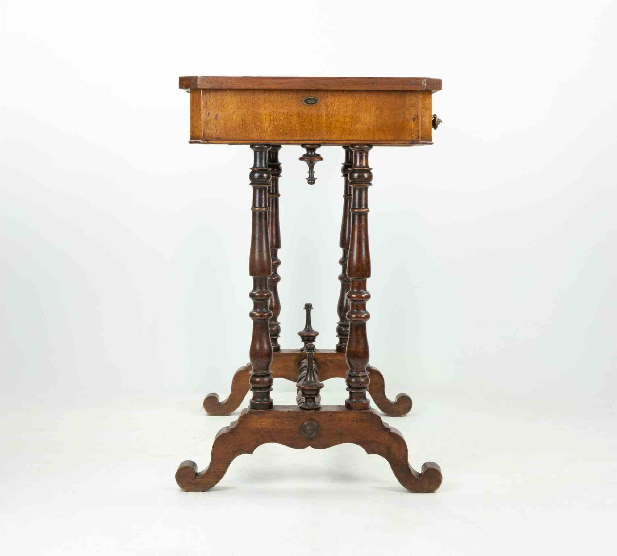 Table d'appoint en noyer 19e siècle, Italie, 19e siècle en vente 1