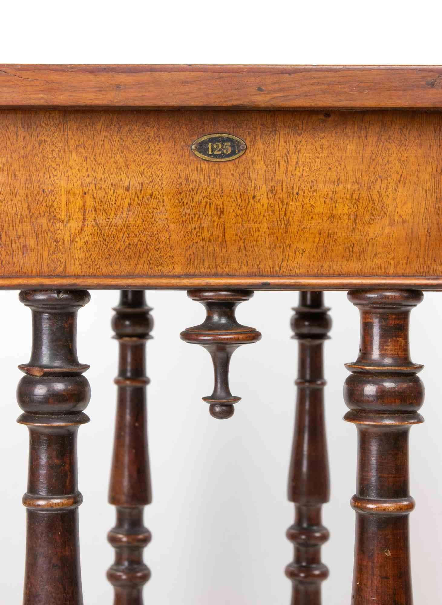 Table d'appoint en noyer 19e siècle, Italie, 19e siècle en vente 2