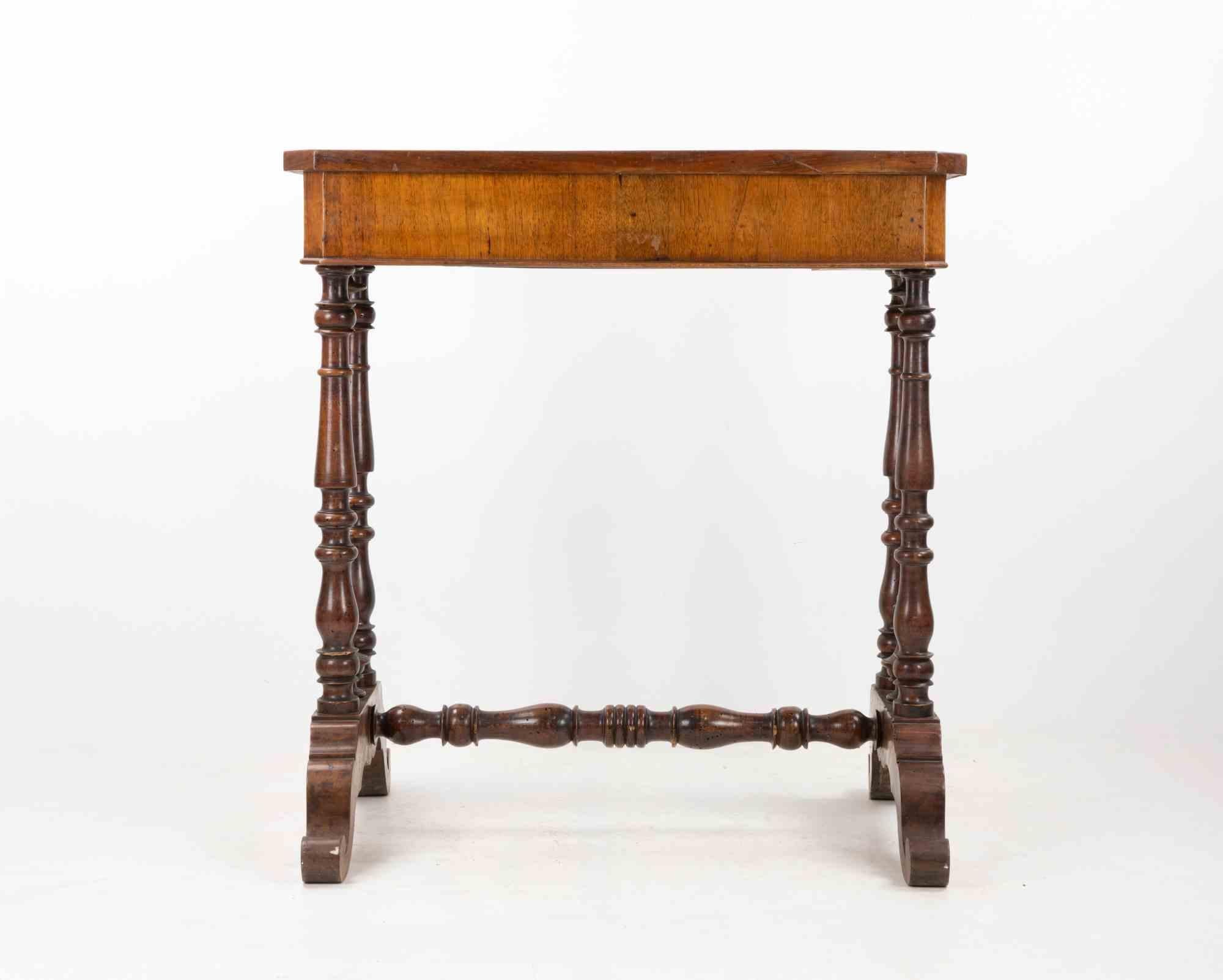Table d'appoint en noyer 19e siècle, Italie, 19e siècle en vente 3