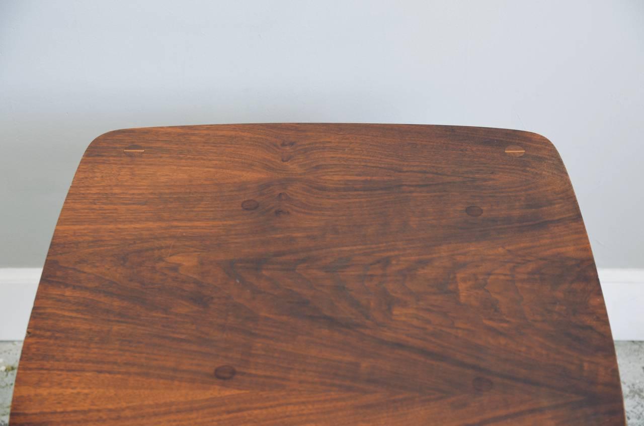 Walnut Side Table by Lane In Good Condition In Los Angeles, CA