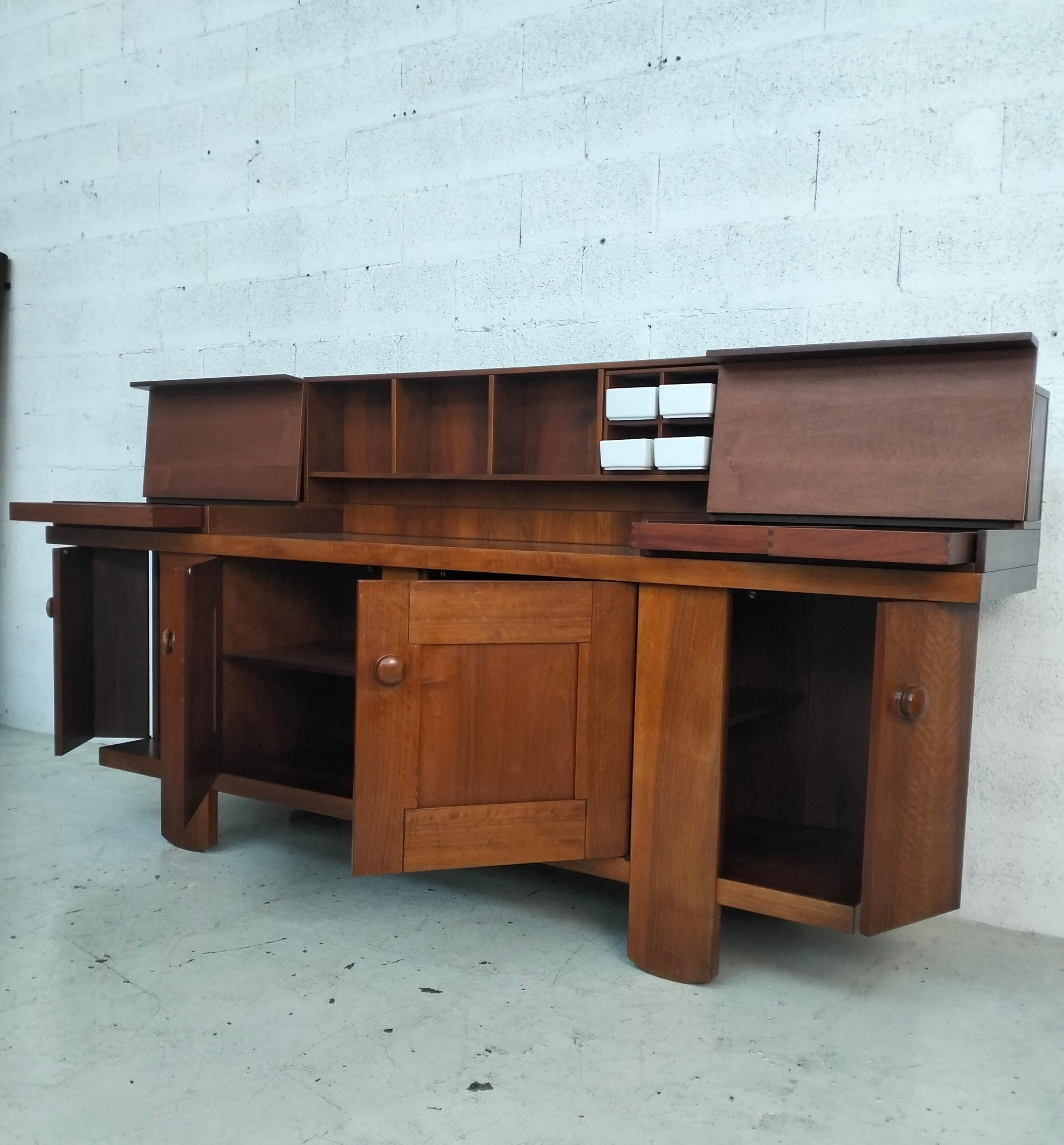 Walnut sideboard, 602 model by Silvio Coppola for Bernini 1960s, 70s in vendita 4