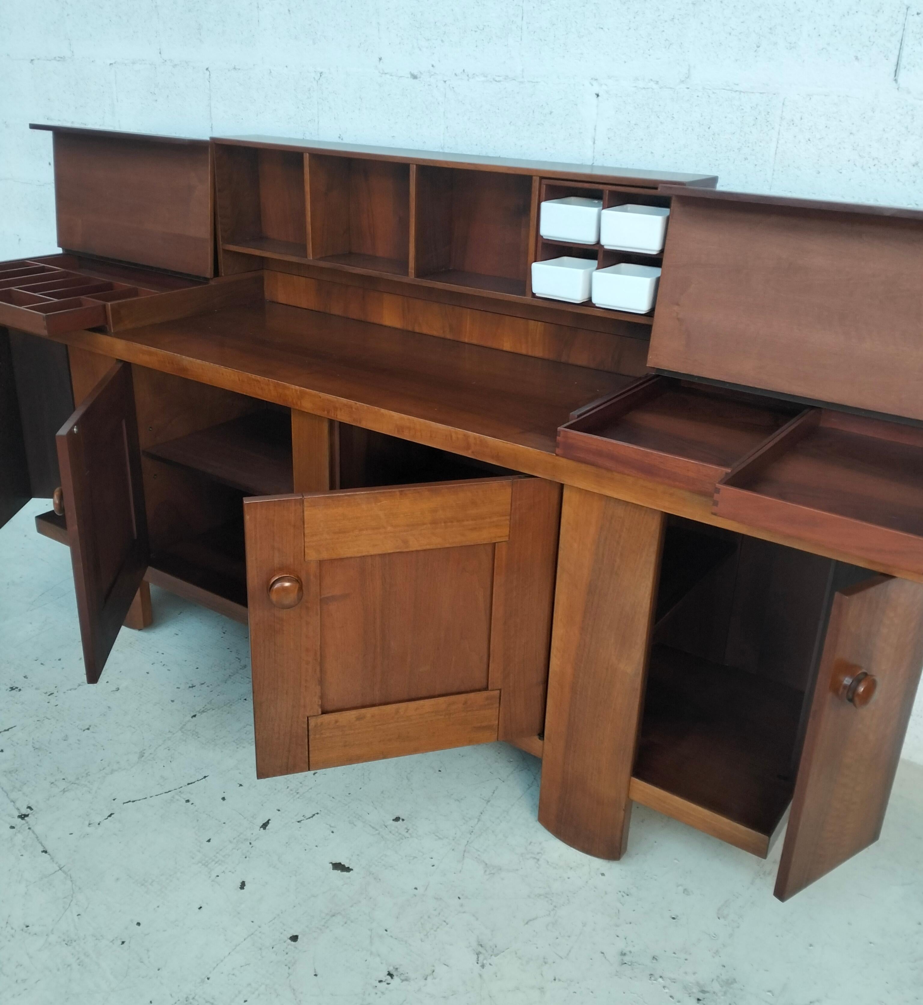 Walnut sideboard, 602 model by Silvio Coppola for Bernini 1960s, 70s In condizioni buone in vendita a Padova, IT