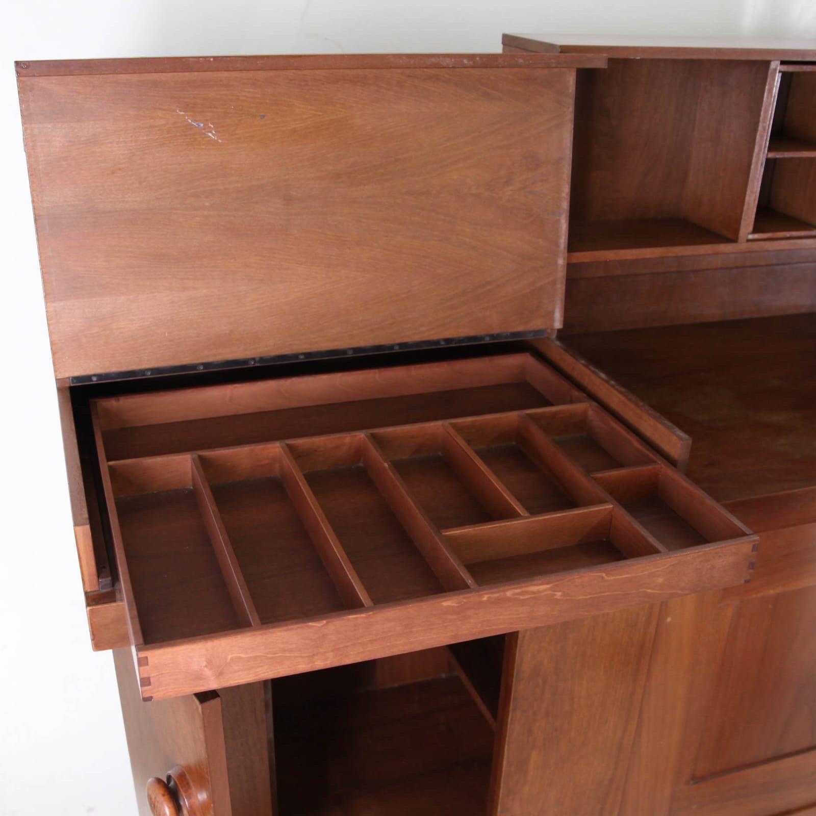 Credenza in noce di Bernini in vendita 7