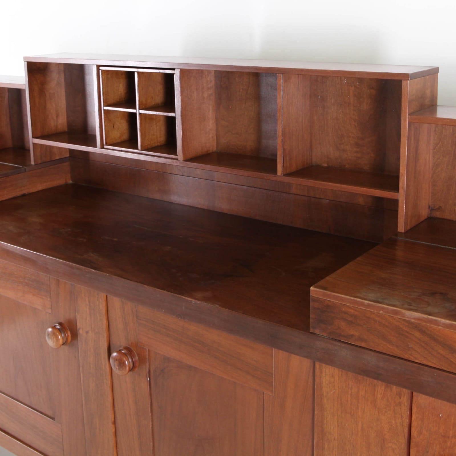 Credenza in noce di Bernini in vendita 8