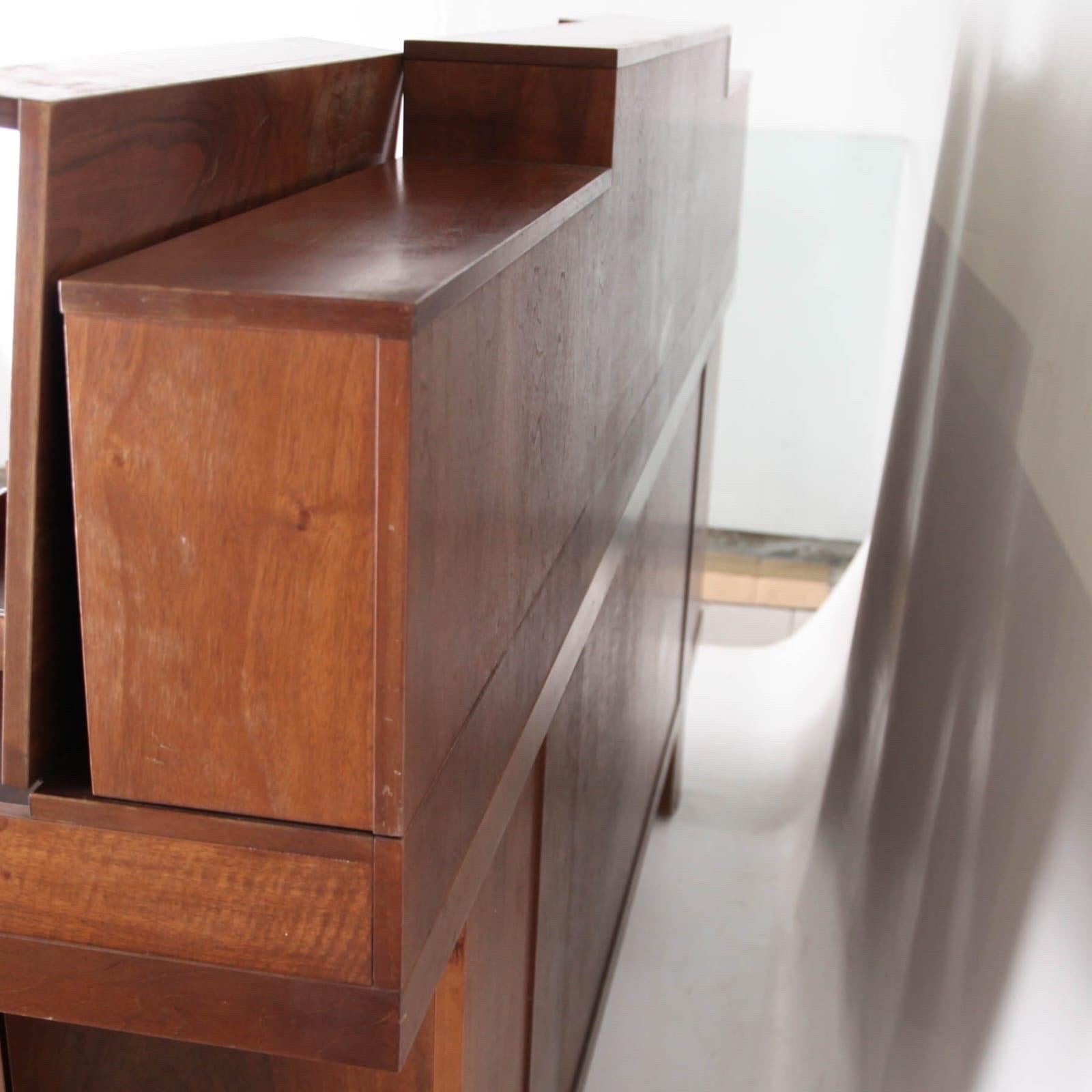 Noce Credenza in noce di Bernini in vendita
