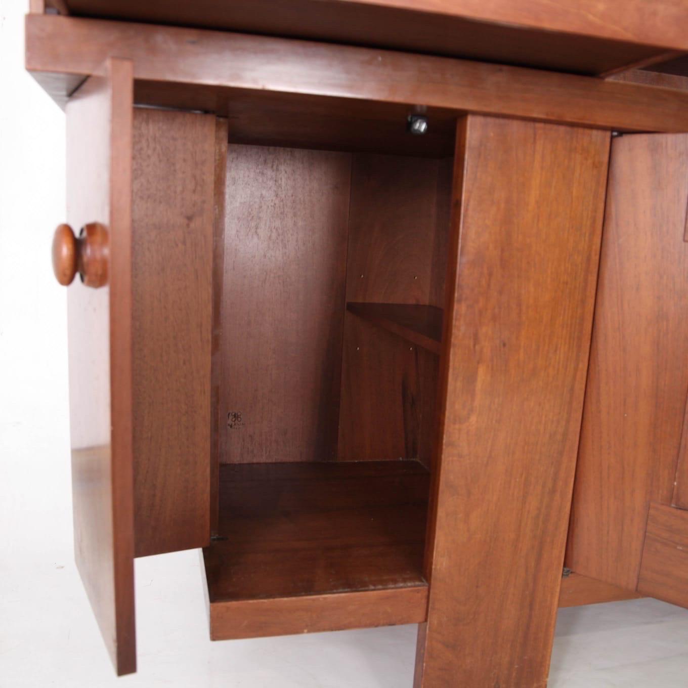Credenza in noce di Bernini in vendita 2