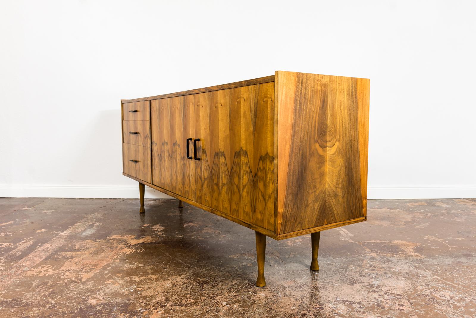 Walnut Sideboard by Marian Grabiński, 1960s In Good Condition In Wroclaw, PL