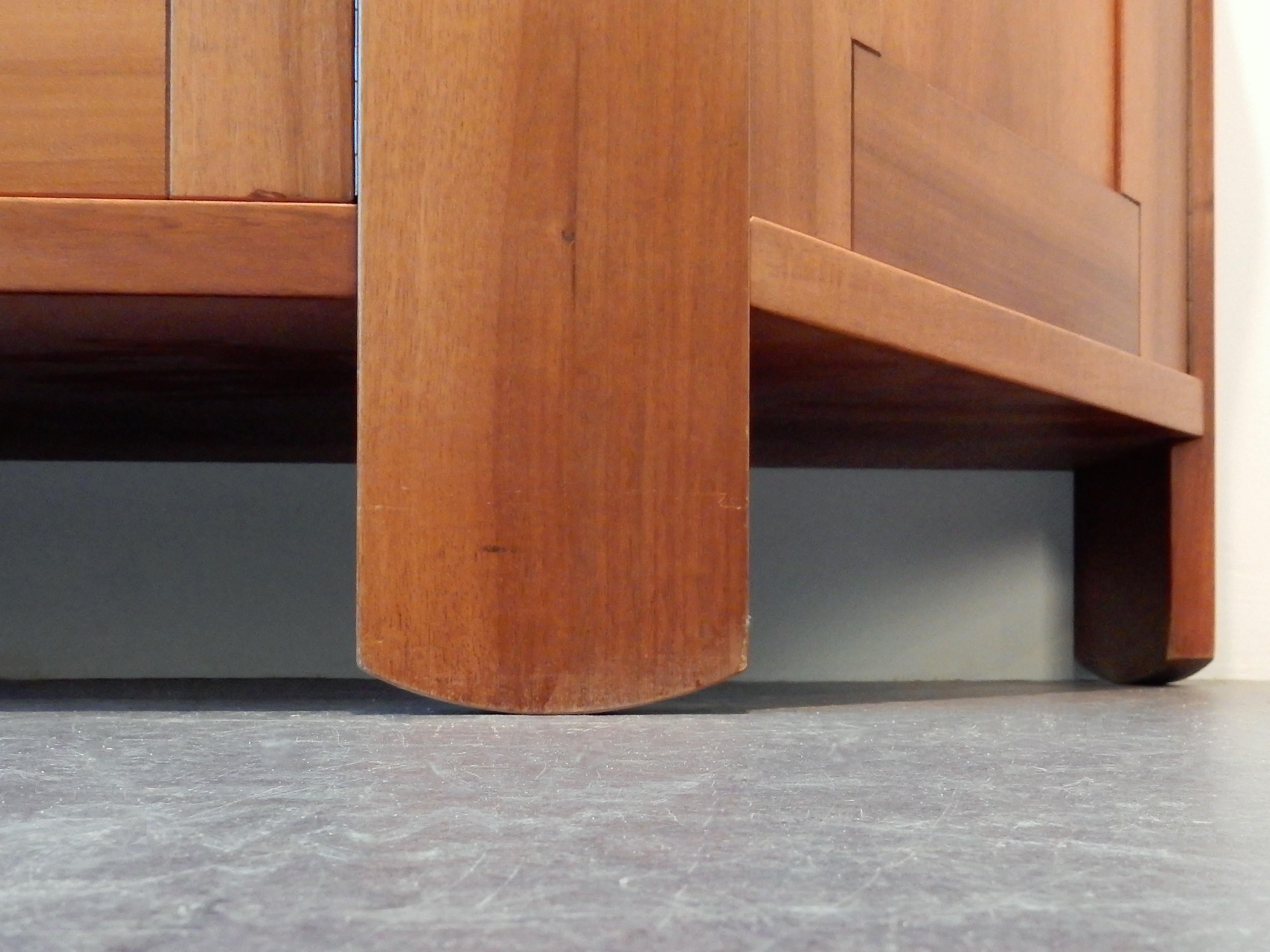 This walnut veneered sideboard was designed by Silvio Coppola for Bernini in Italy in the 1960s. A nice detail is that the 2 outer drawers open in a rounding. Because of its shape it can be efficiently placed in a room. This piece is in a very good